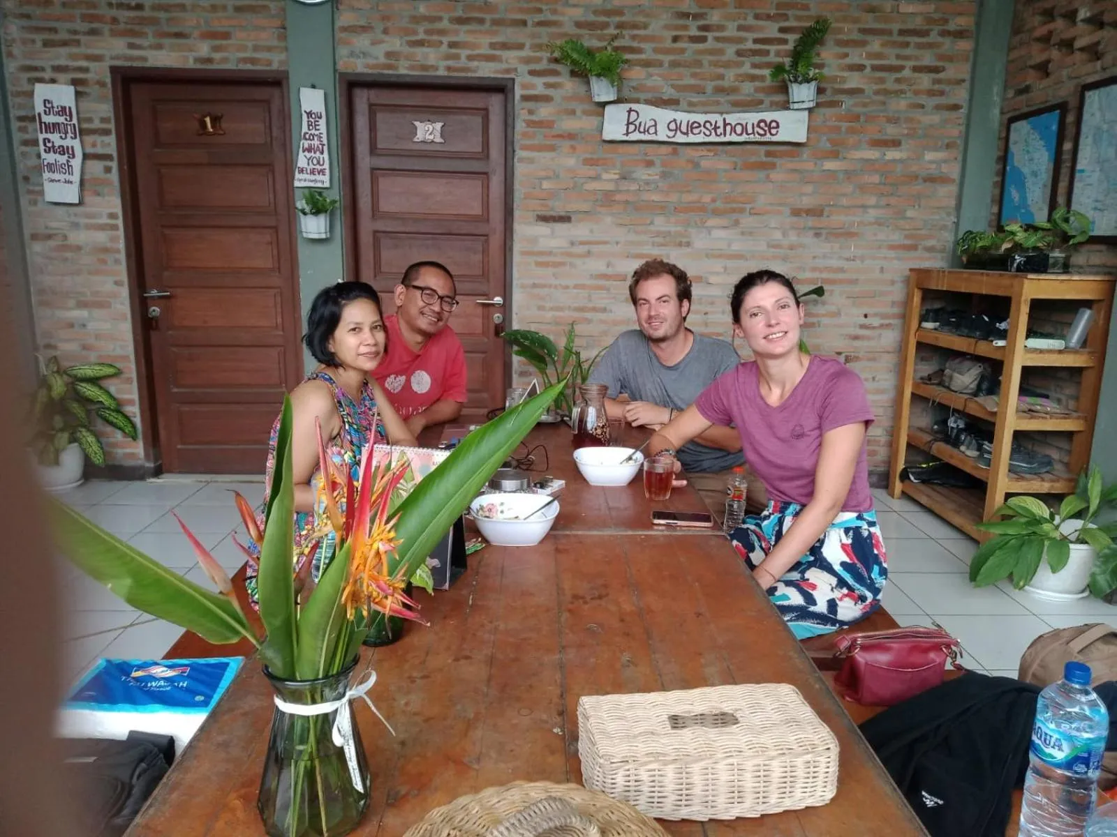 Restaurant/places to eat in Bua Guest House