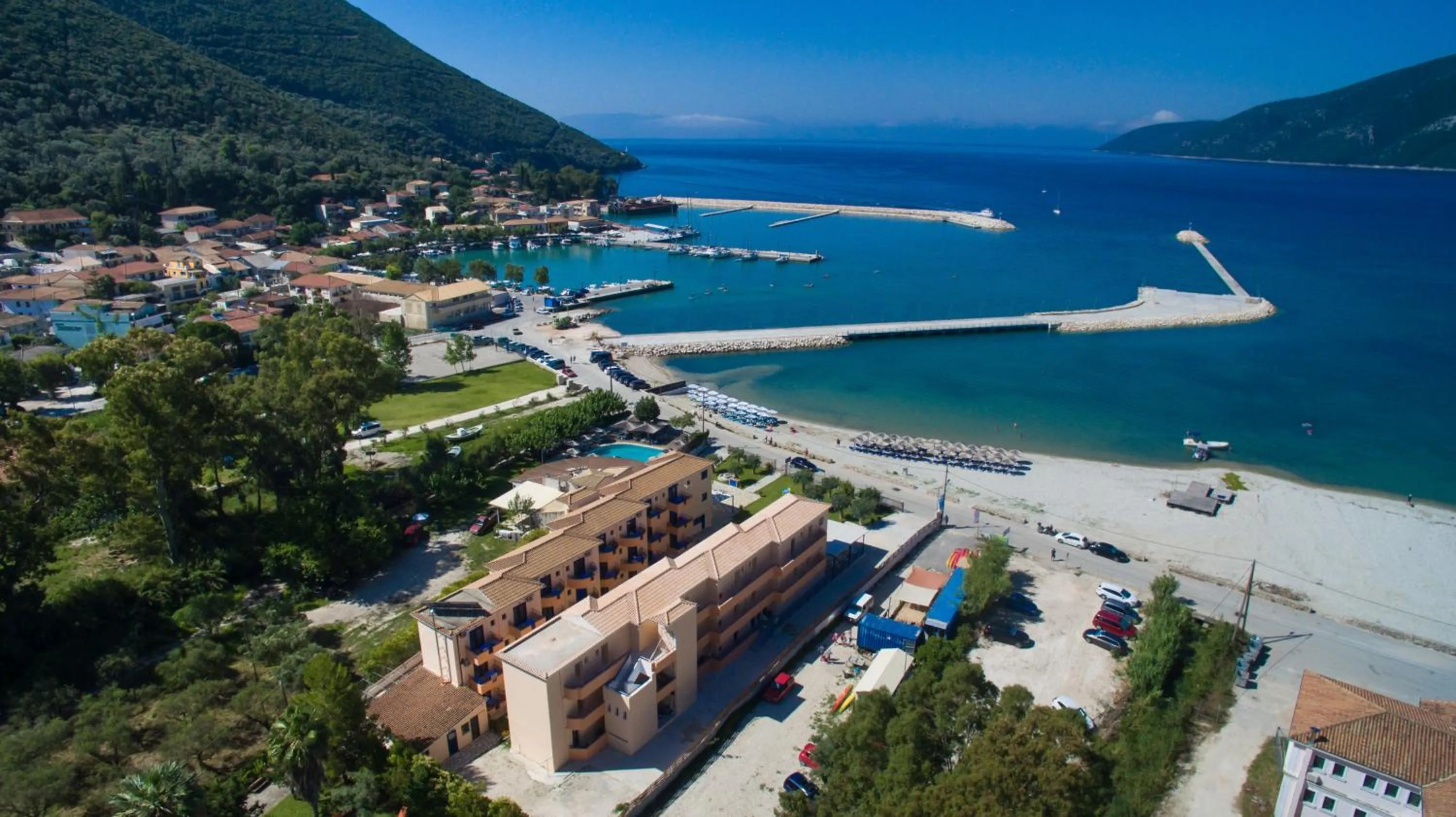 Restaurant/places to eat in Akroyiali Resort