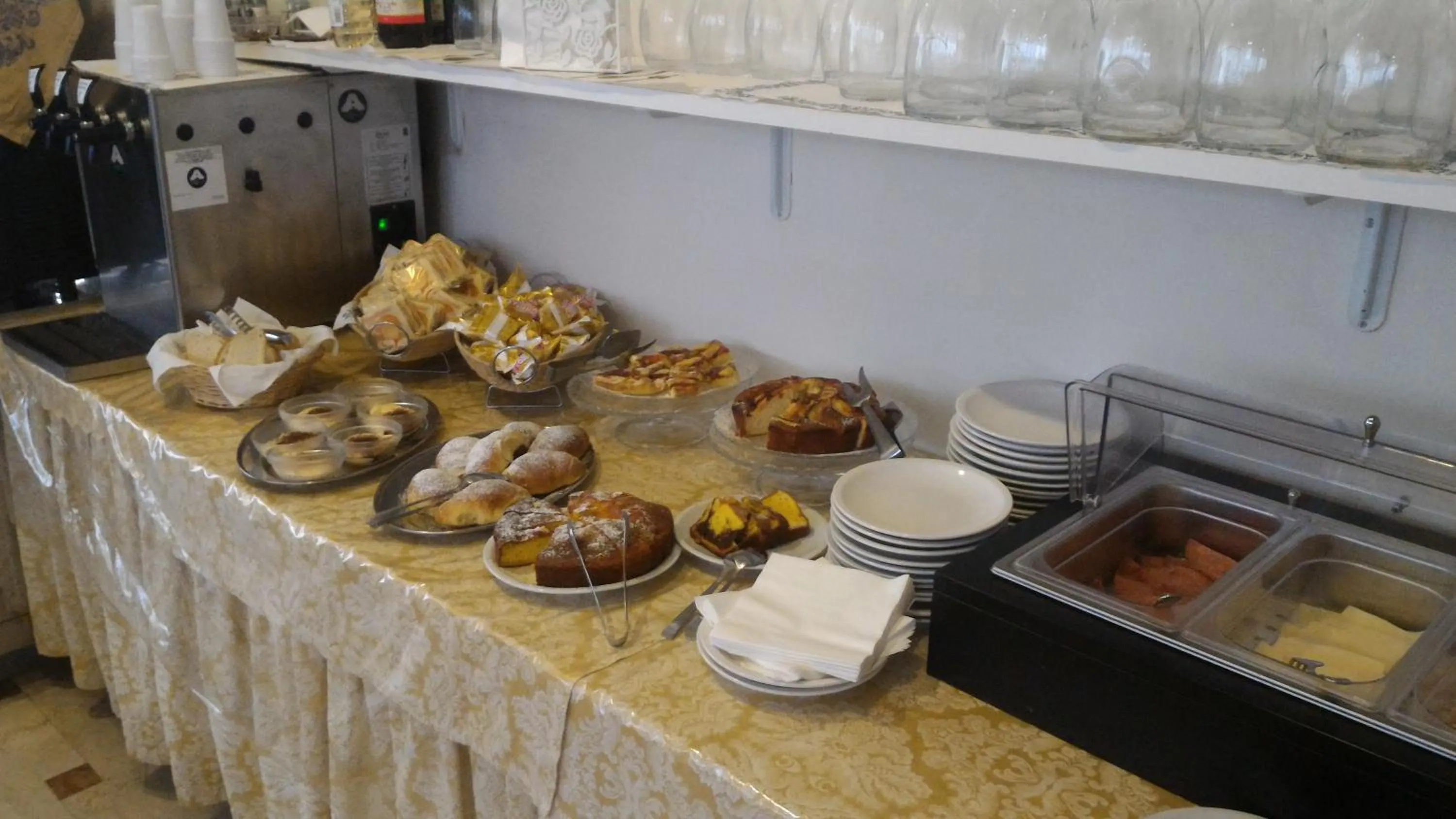 Food and drinks in Hotel Madrid