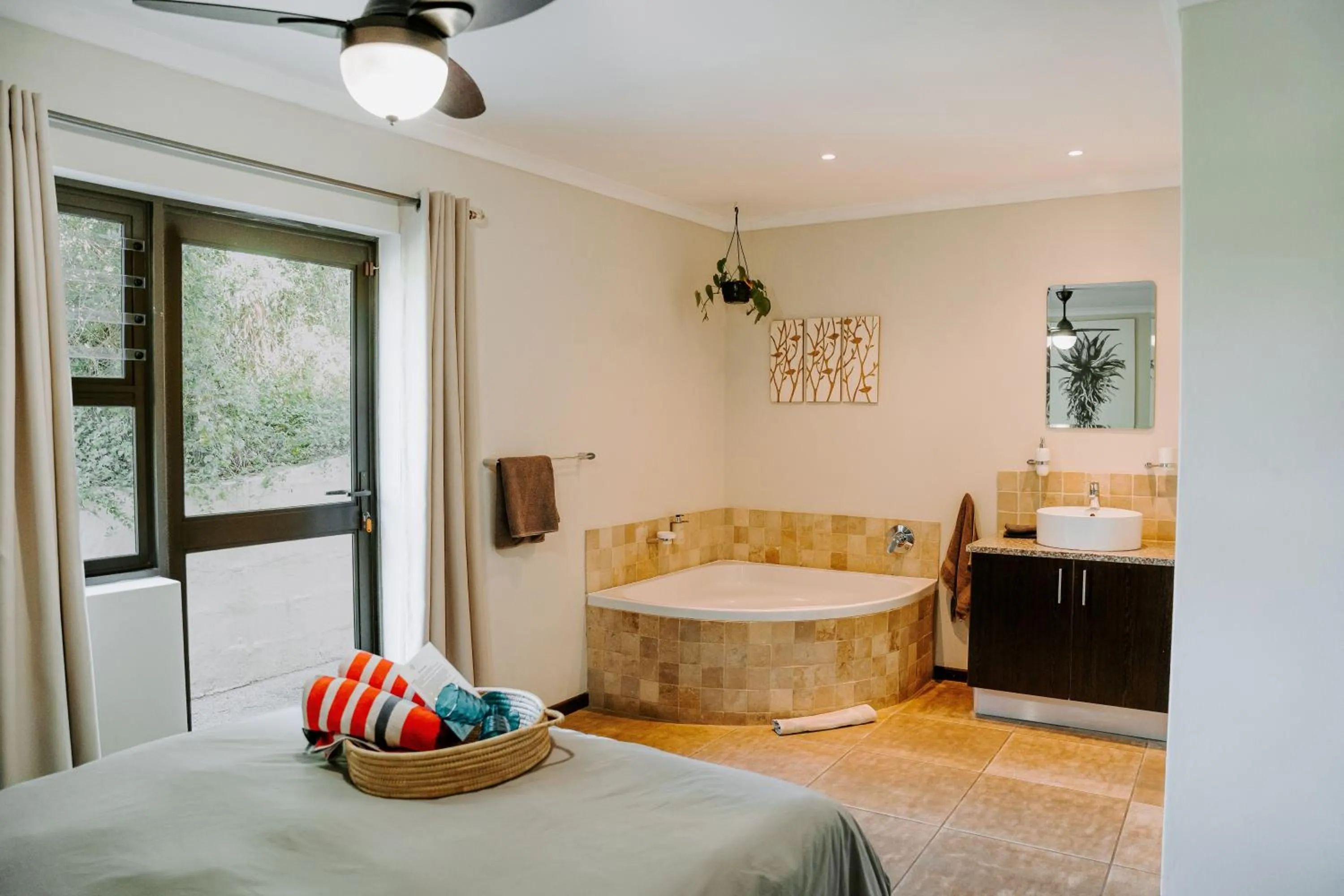 Bed in Thunzi Bush Lodge