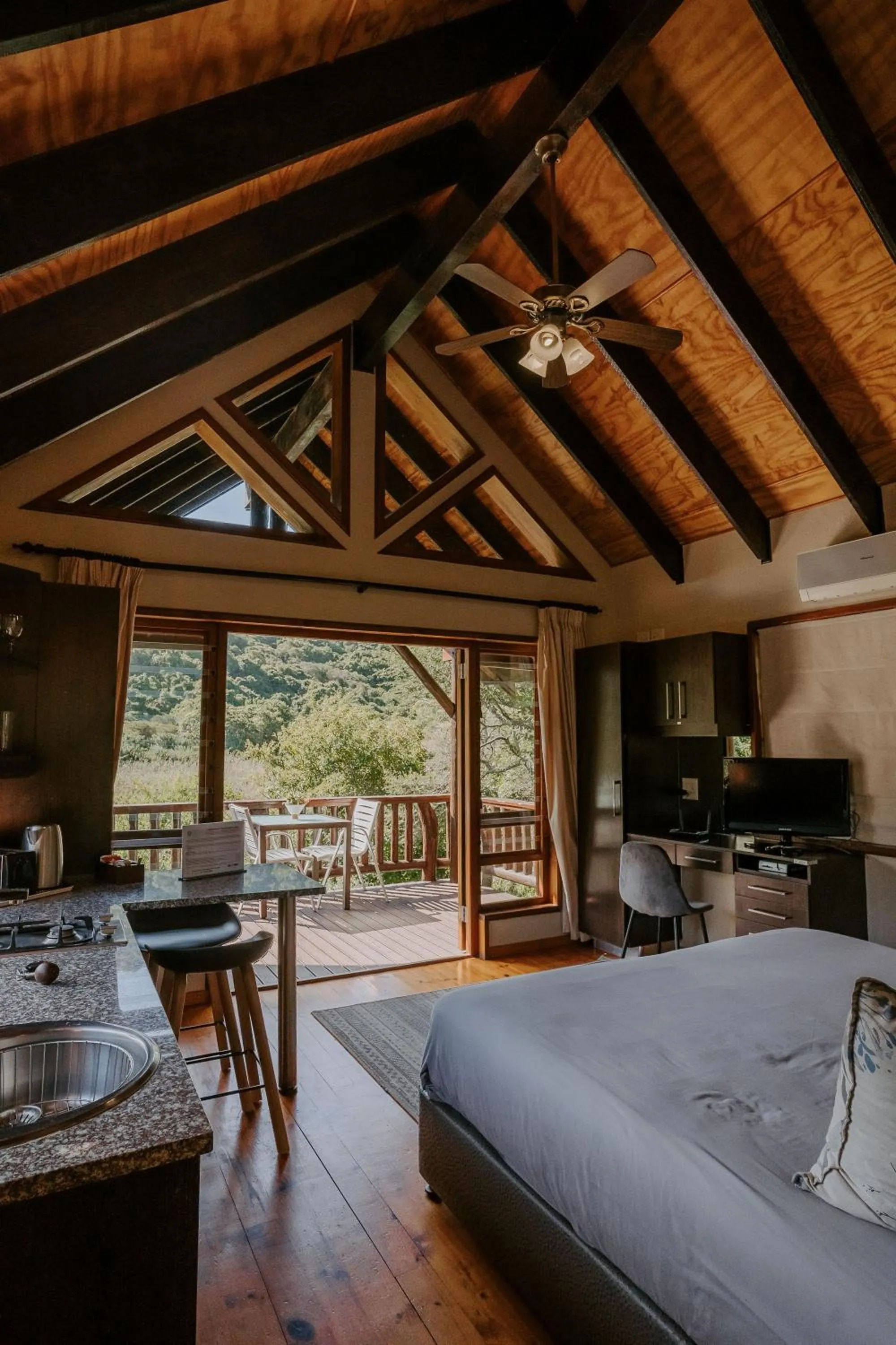 Photo of the whole room in Thunzi Bush Lodge