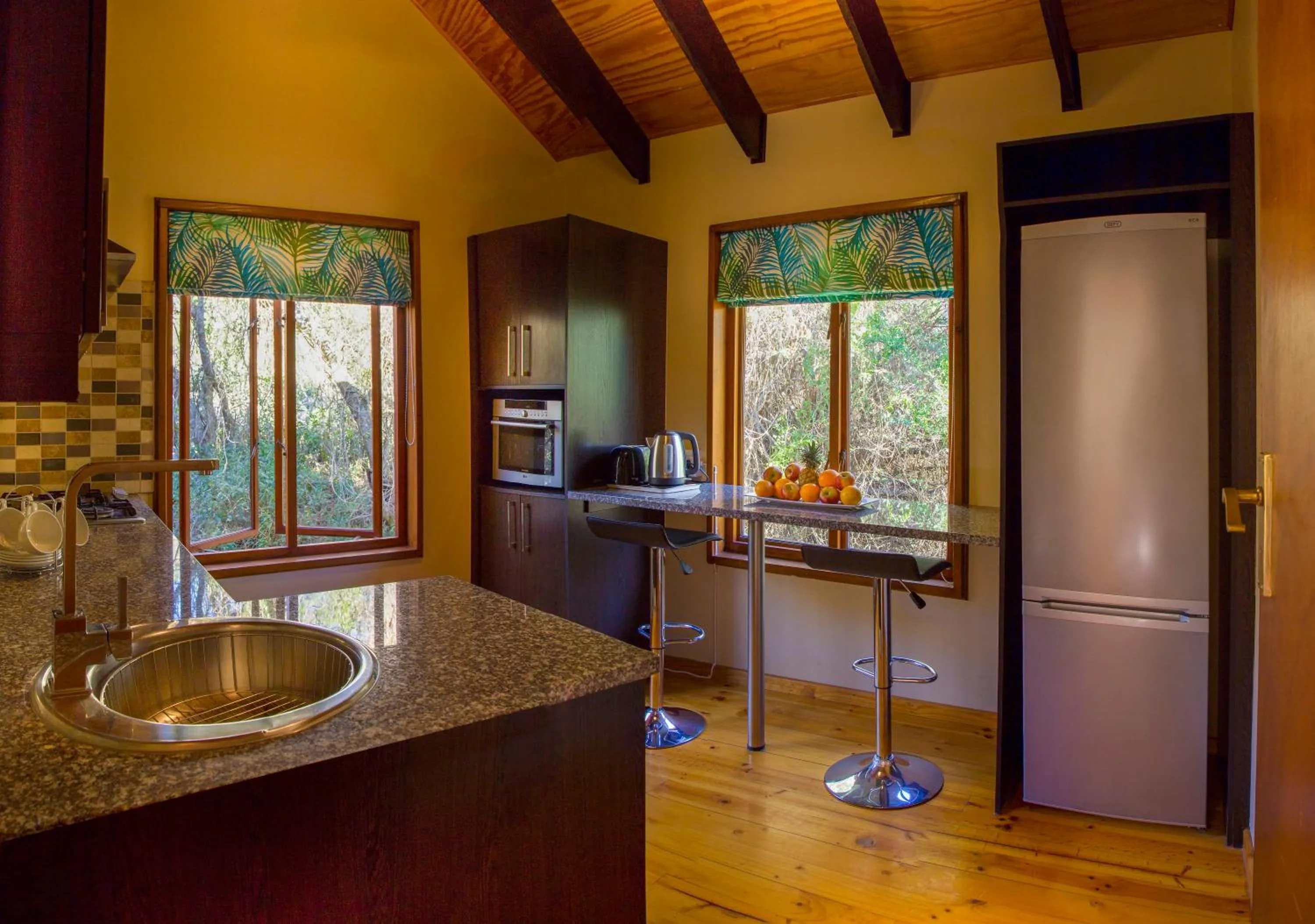 Kitchen or kitchenette in Thunzi Bush Lodge
