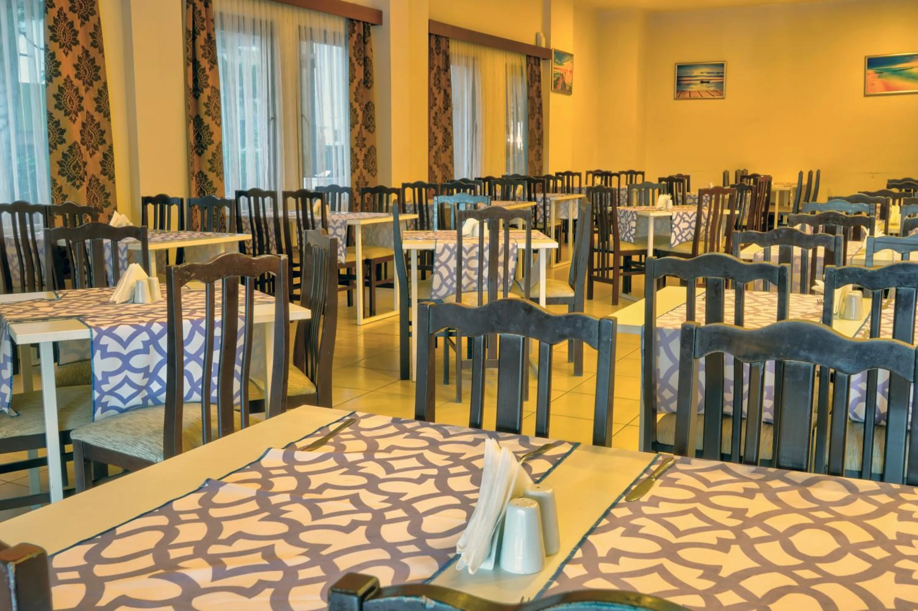 Restaurant/places to eat in Blue Fish Hotel All Inclusive