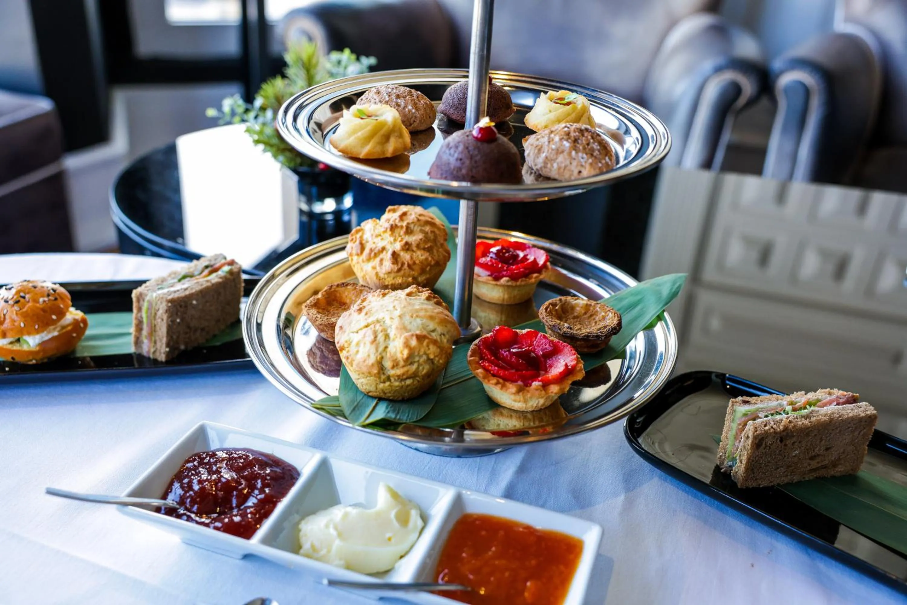 Restaurant/places to eat in Farol Hotel