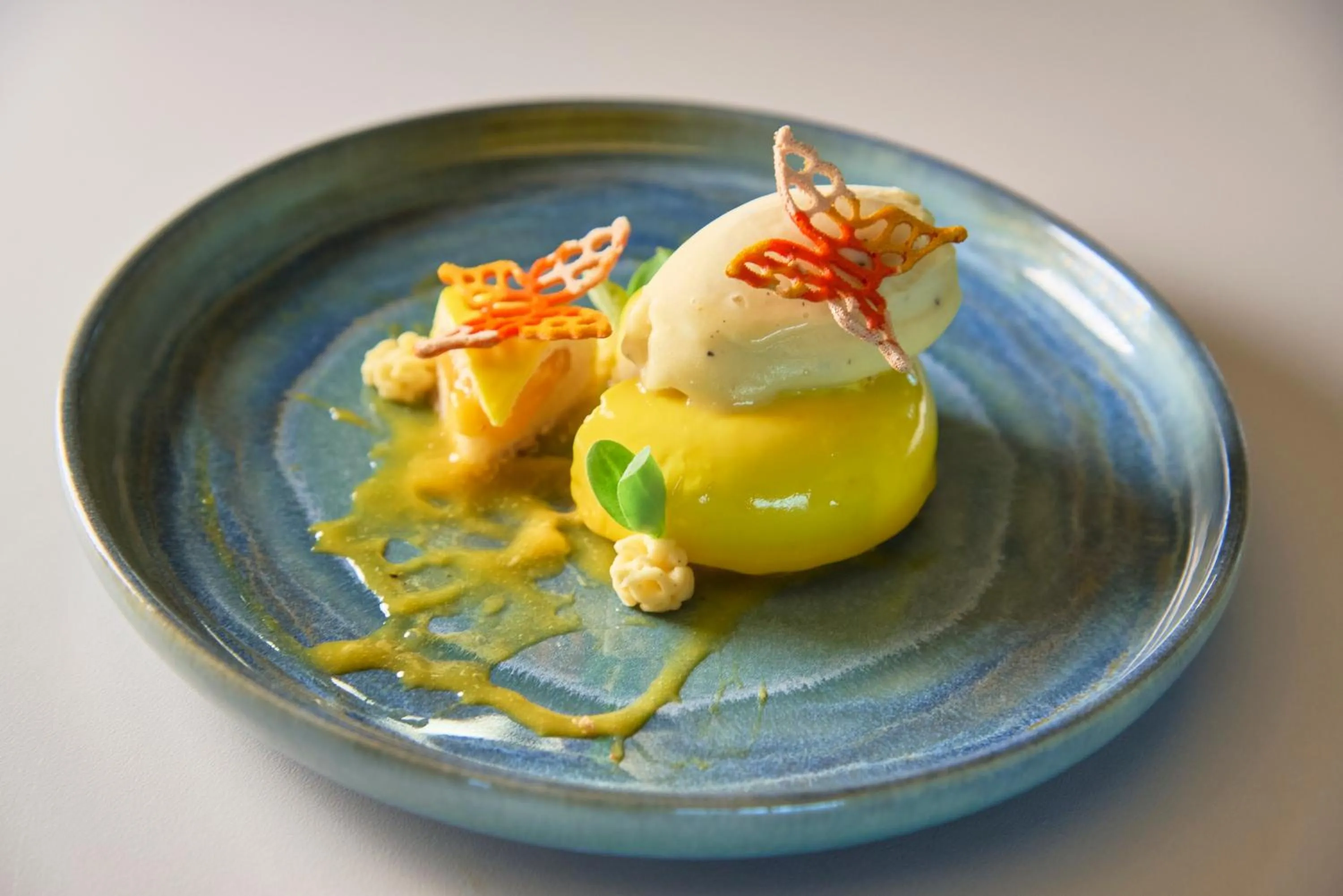 Restaurant/places to eat in Farol Hotel