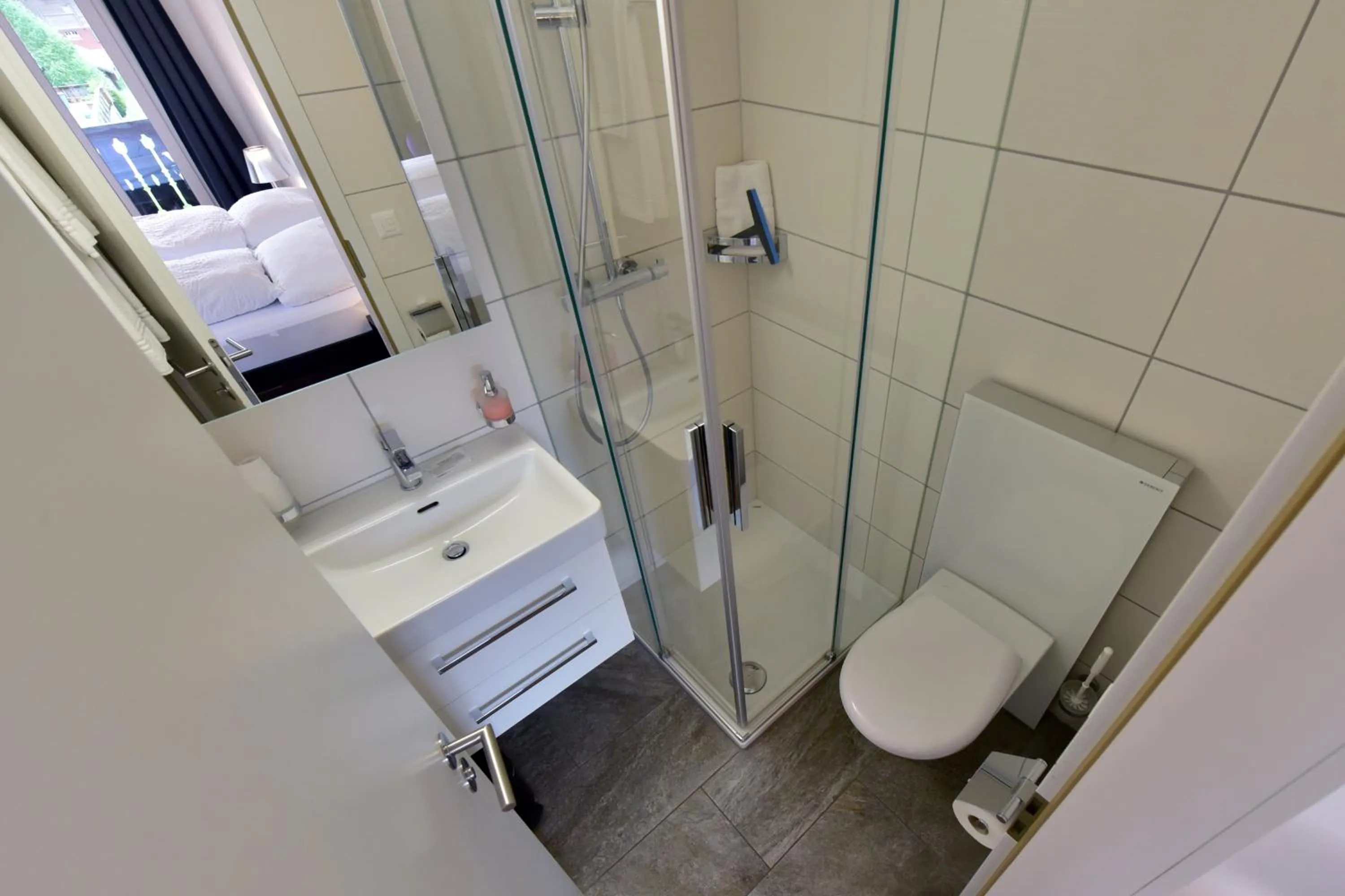 Shower in Hotel Sternen