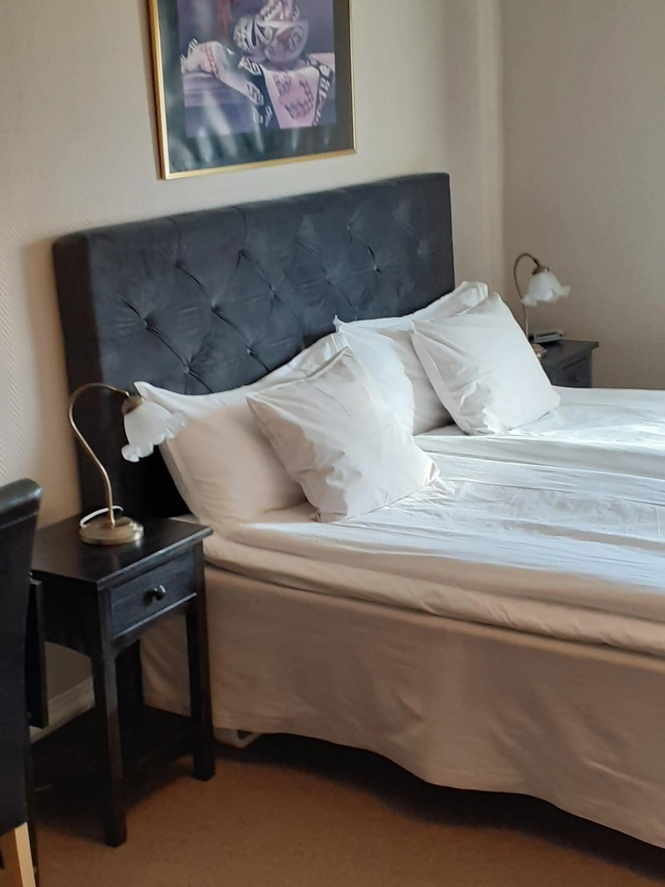 Property building, Bed in Hotell S:t Olof