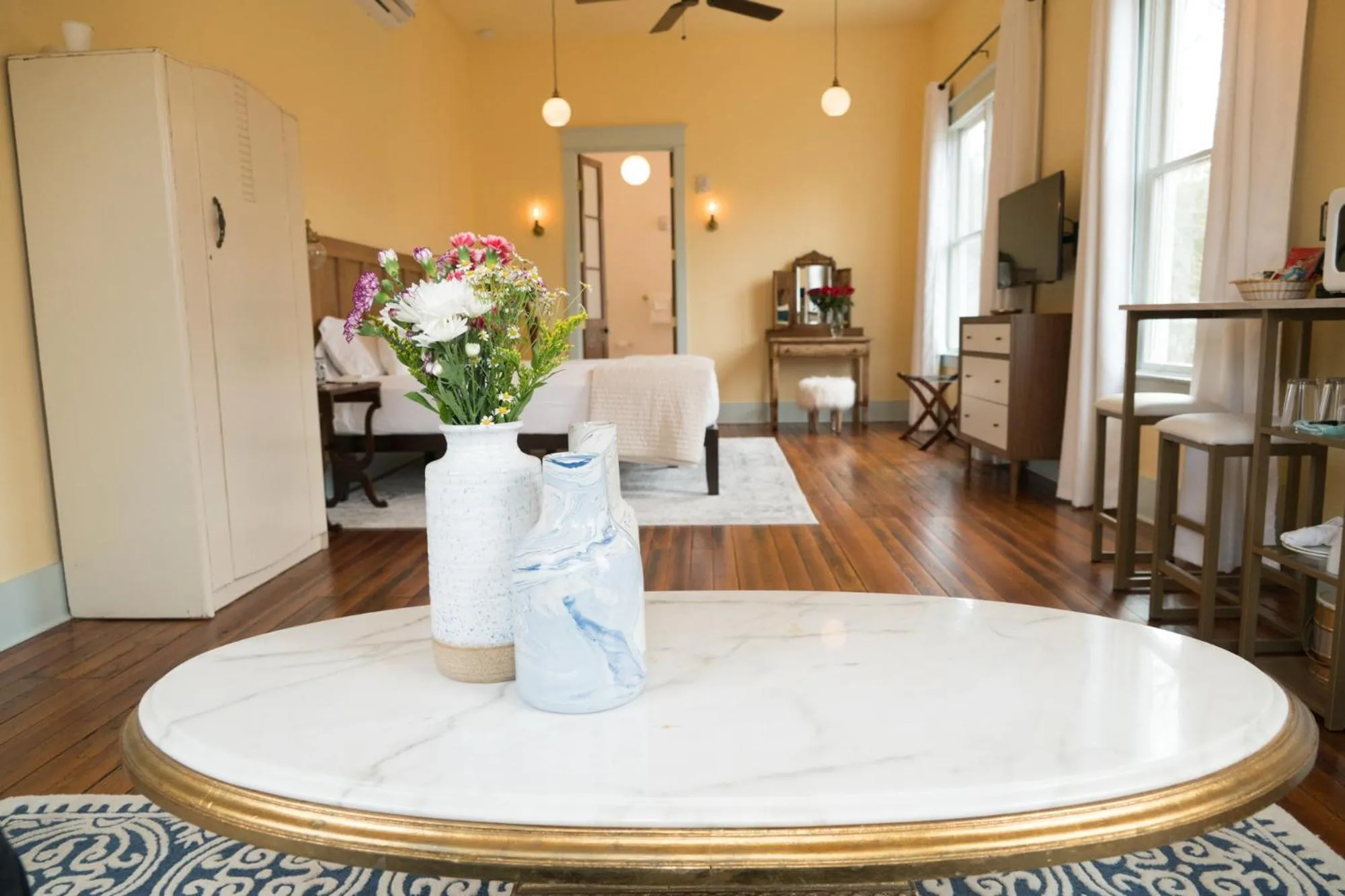 Photo of the whole room in Abita Springs Hotel