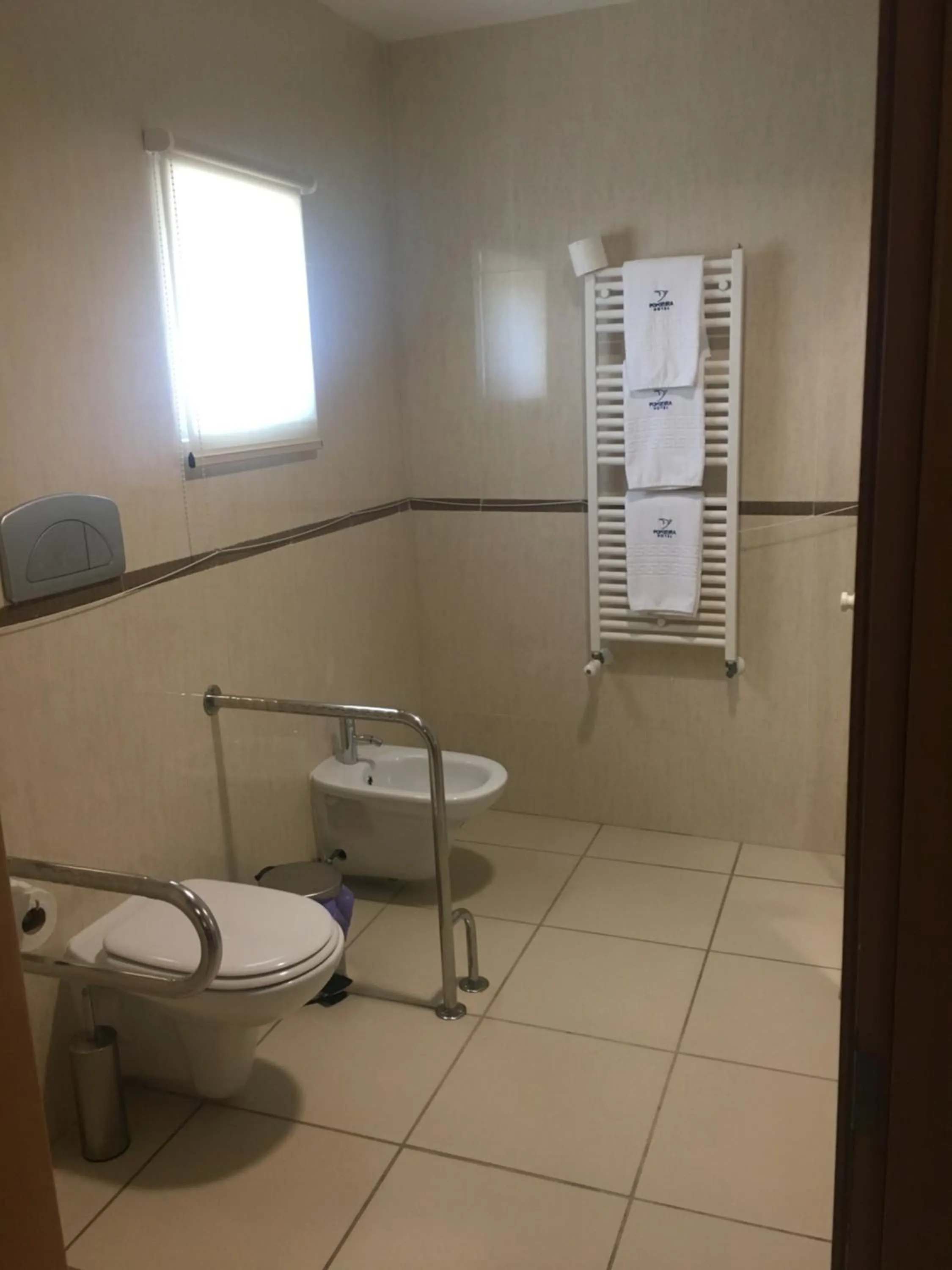 Bathroom in Hotel Pombeira