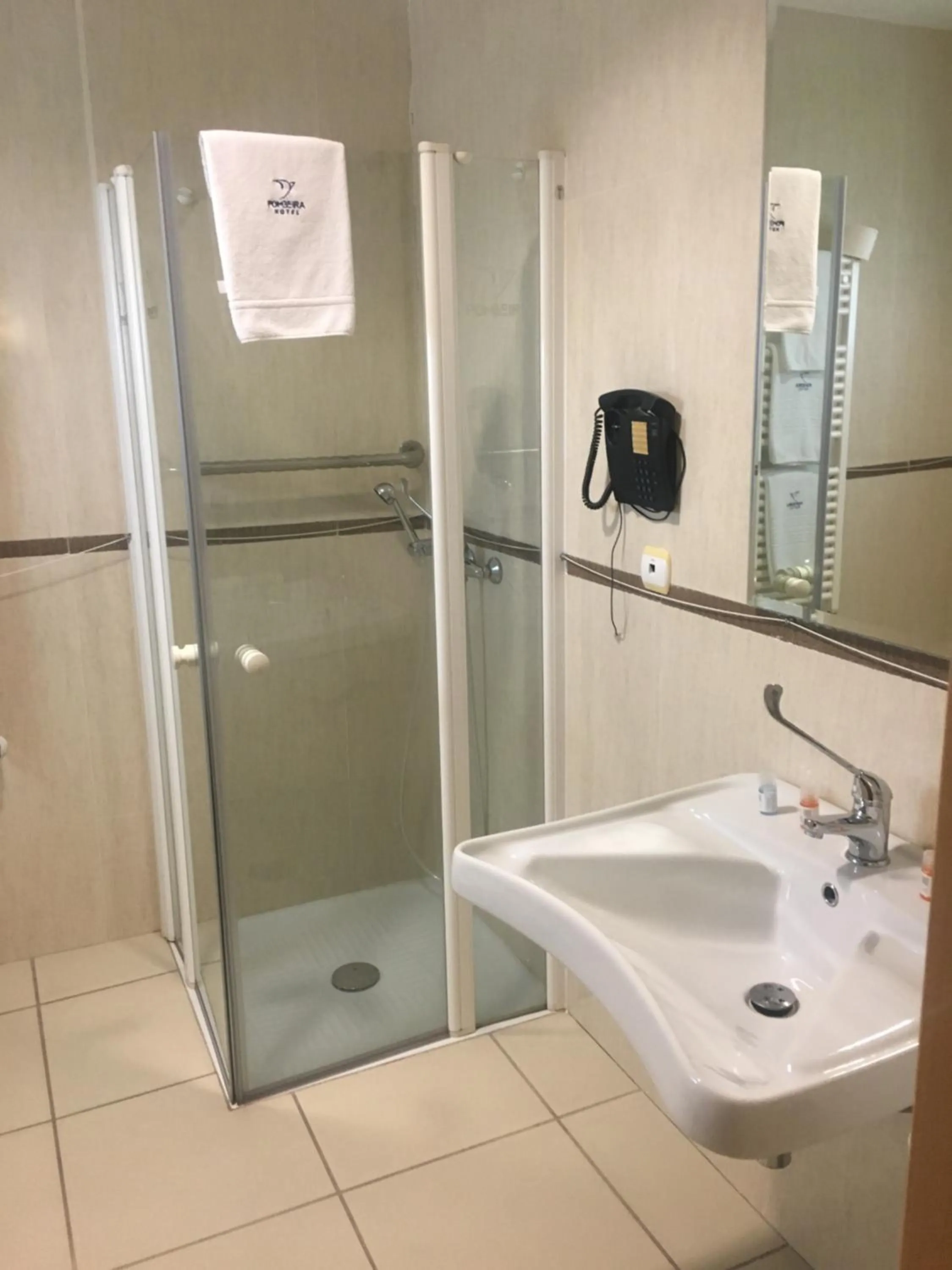 Bathroom in Hotel Pombeira