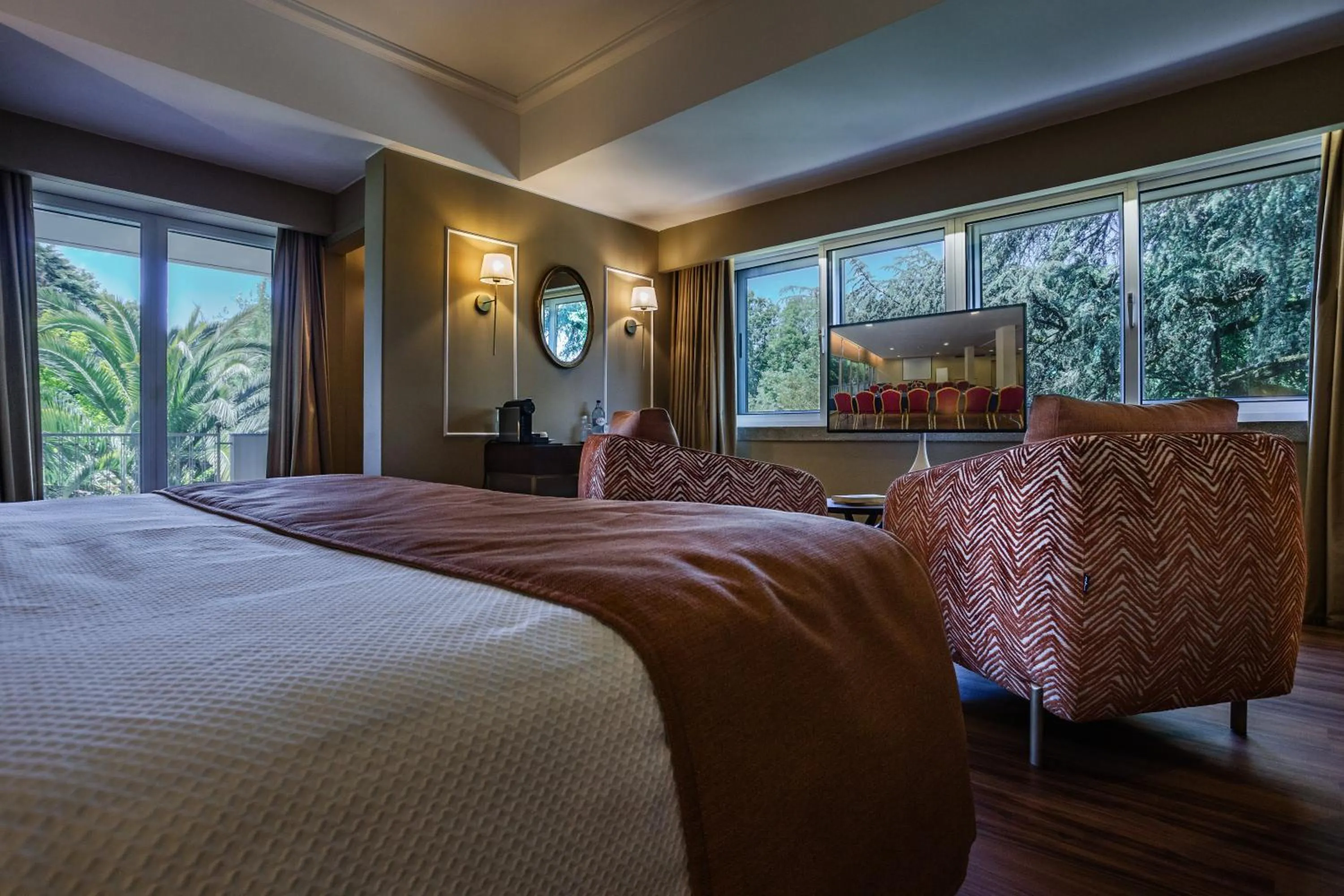 Living room, Bed in Grão Vasco - Historic Hotel and SPA