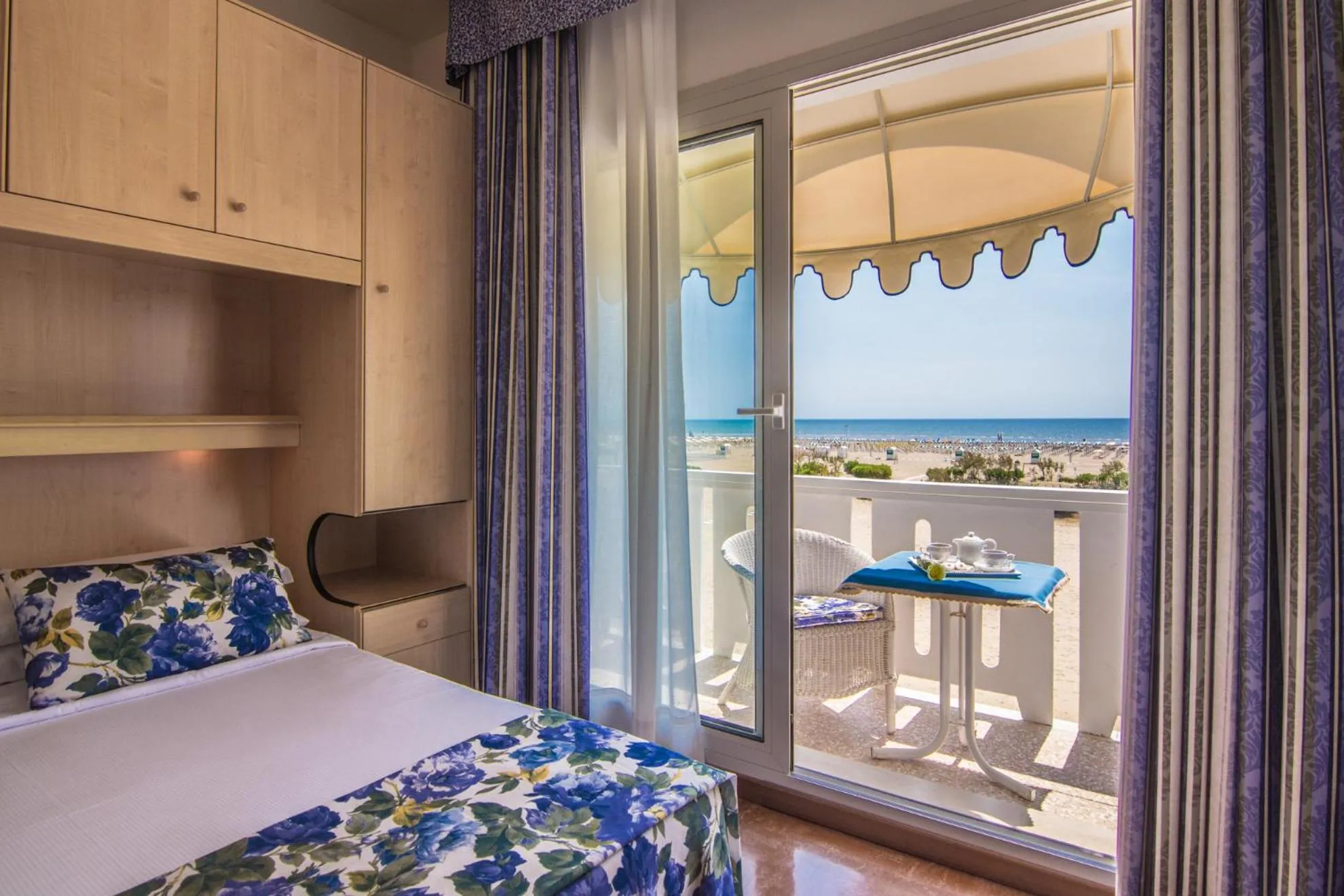 Sea view, Bed in Hotel Doriana