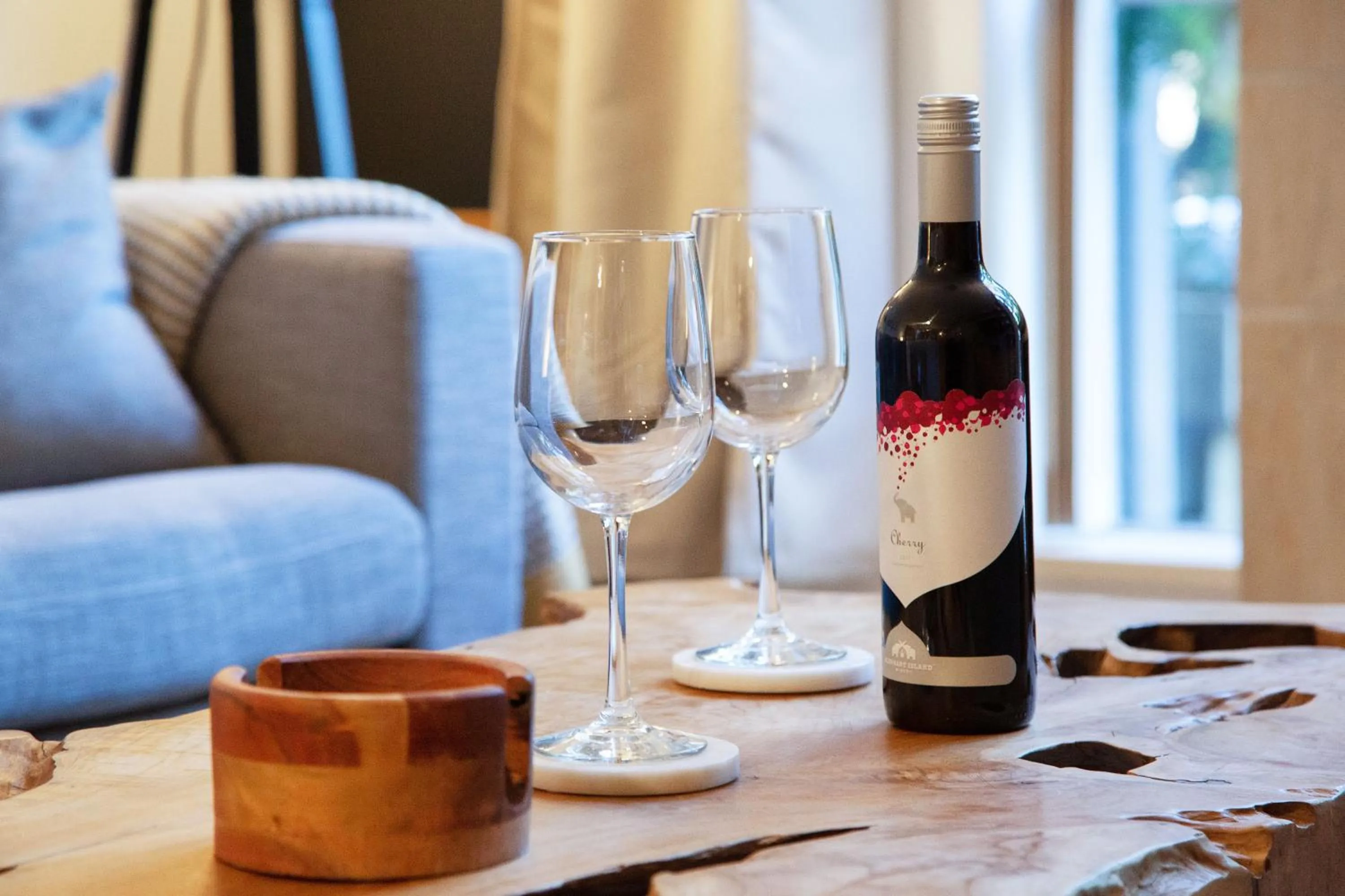 Bright Suite at Ski In/Out Glacier Lodge!