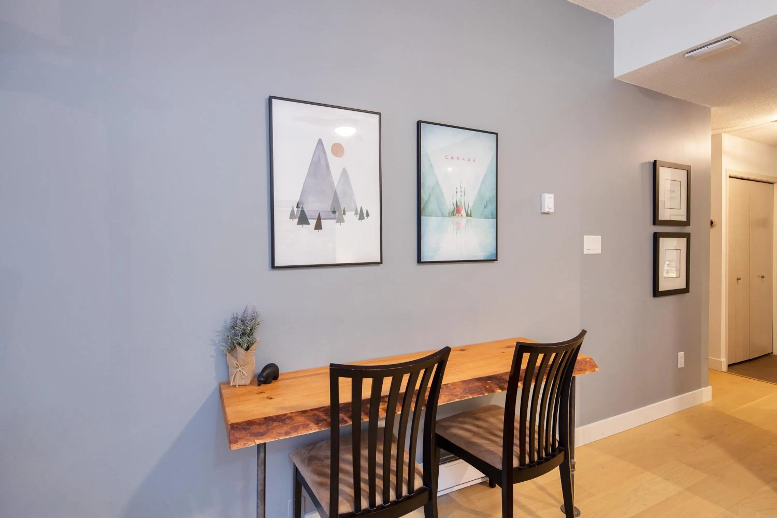 Seating area in Bright Suite at Ski In/Out Glacier Lodge!