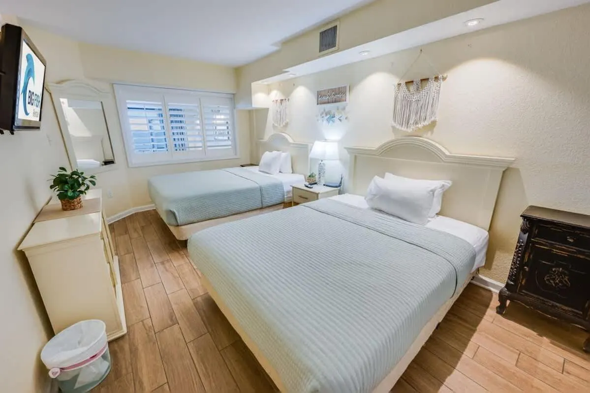 Bed in Oceanfront Views, Recently Renovated Kitchen,Pools