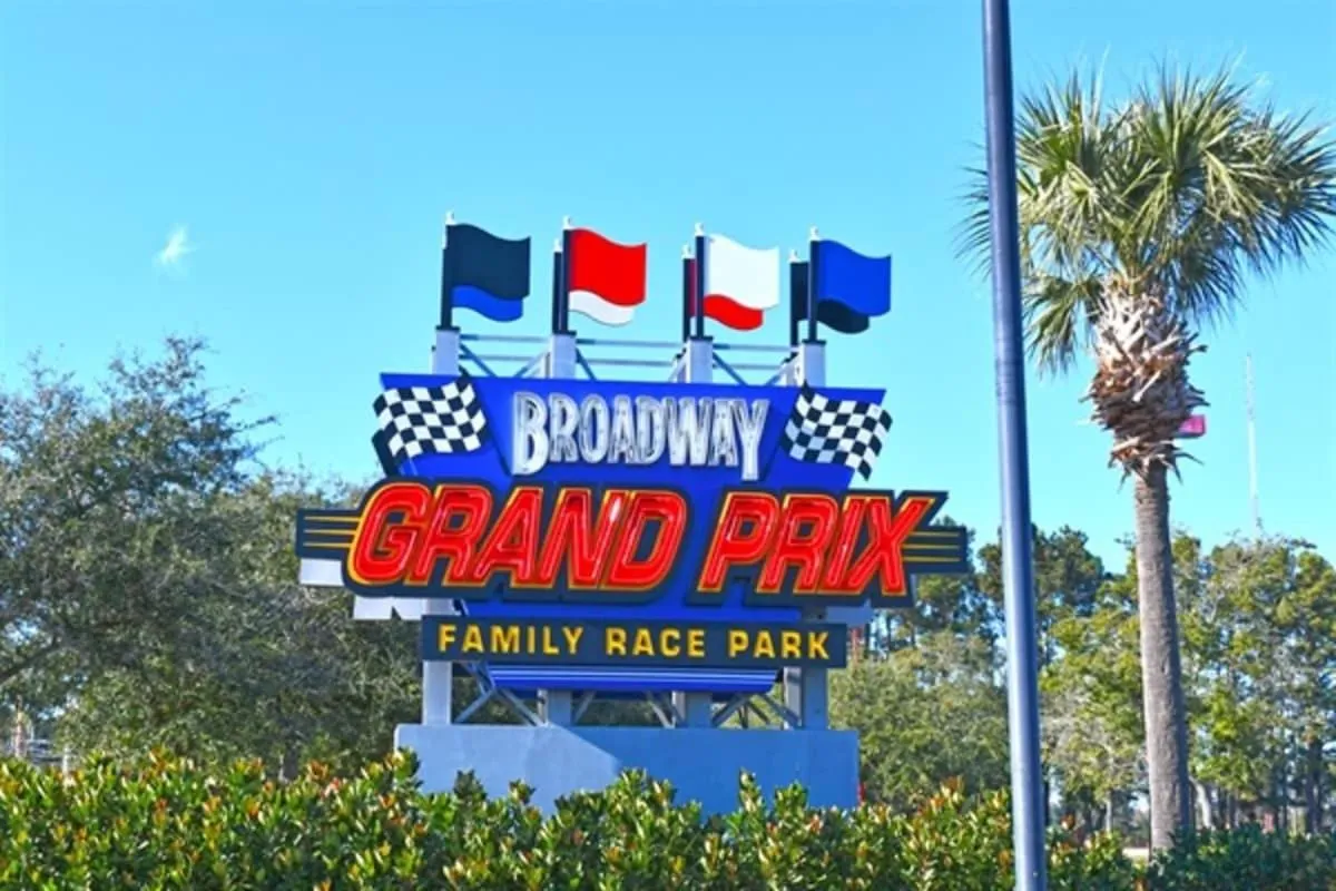 Oceanfront Views, Recently Renovated Kitchen,Pools