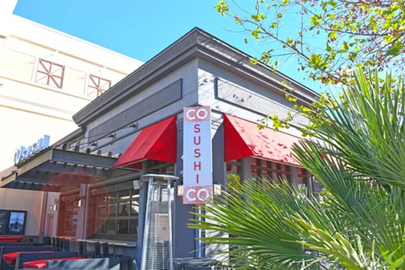 Oceanfront Views, Recently Renovated Kitchen,Pools