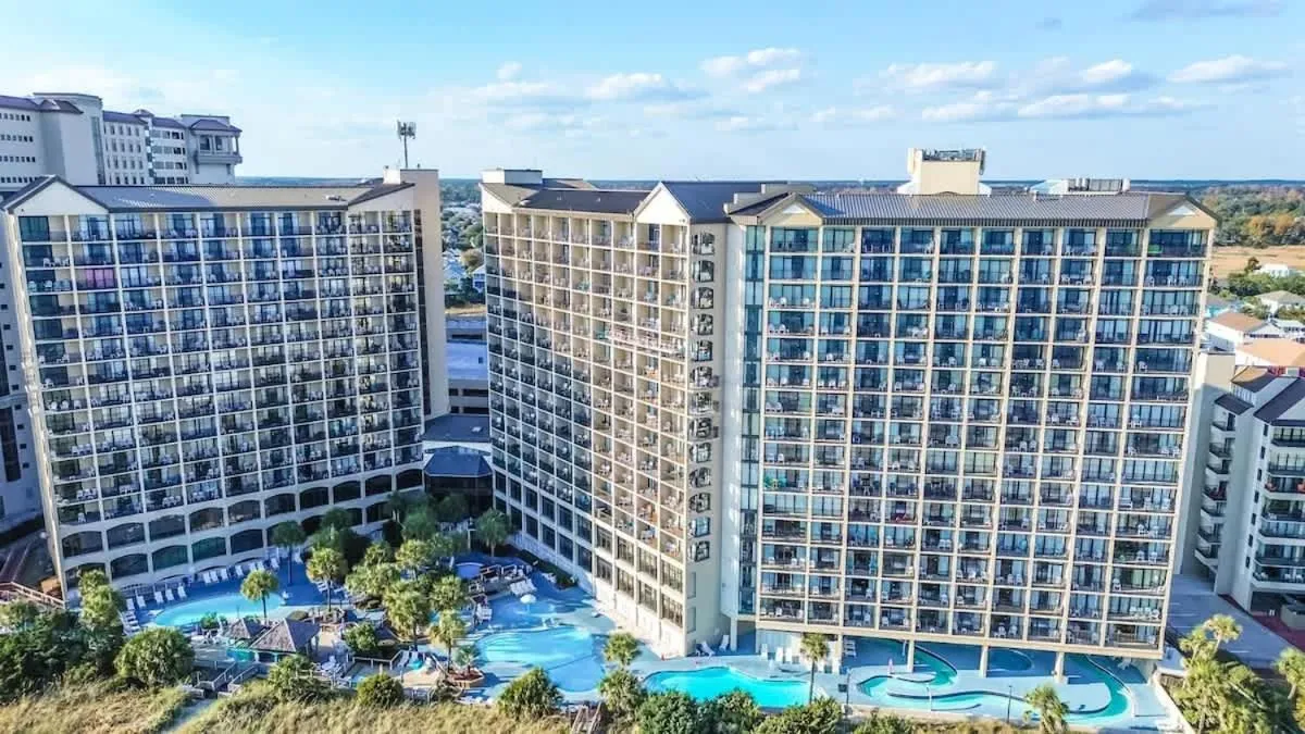 Oceanfront Views, Recently Renovated Kitchen,Pools