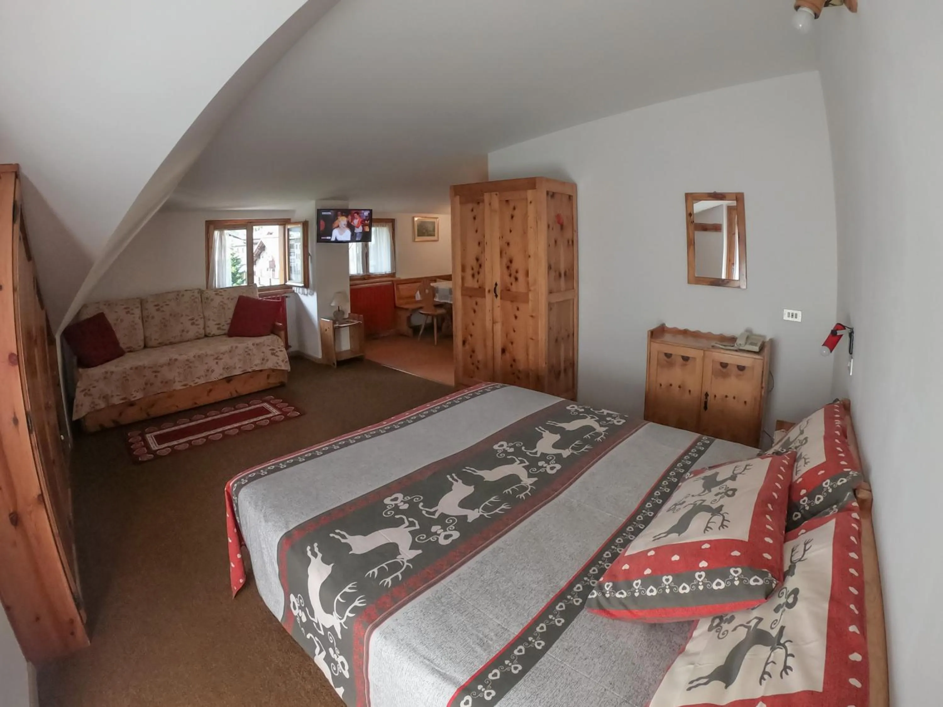 Photo of the whole room, Bed in Residence Sci Sport