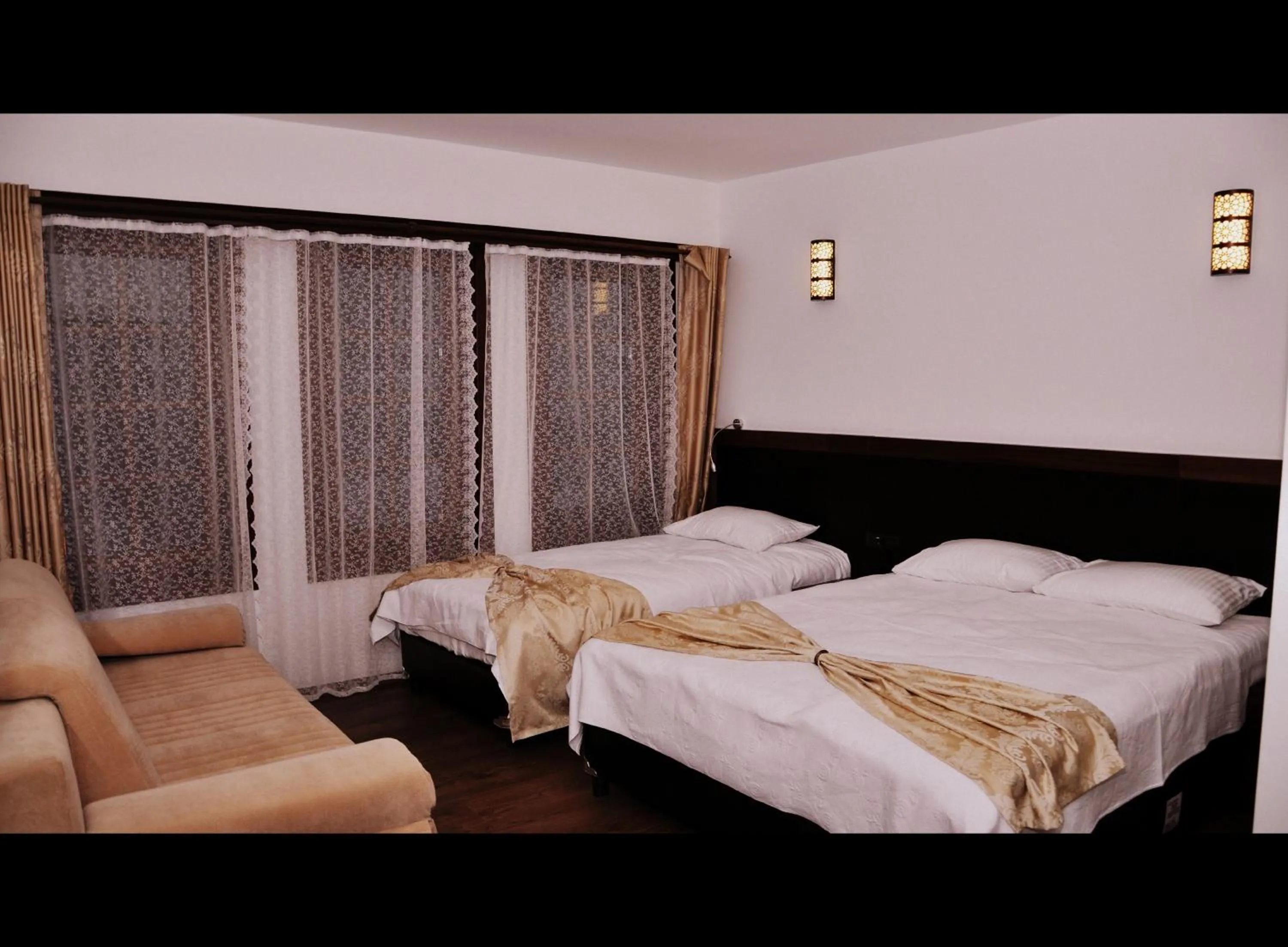 Shower in Simre Hotel