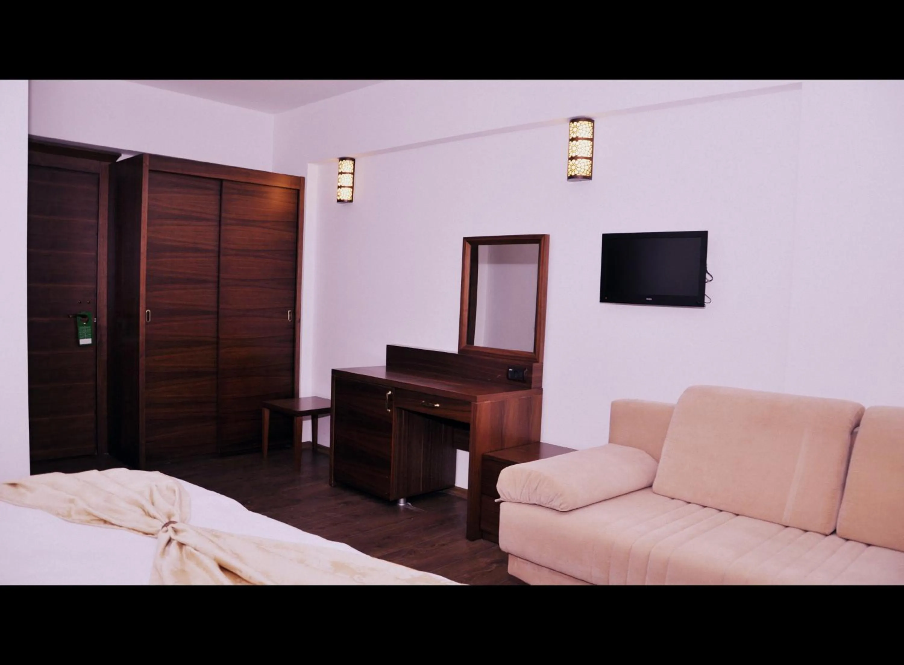 Shower in Simre Hotel