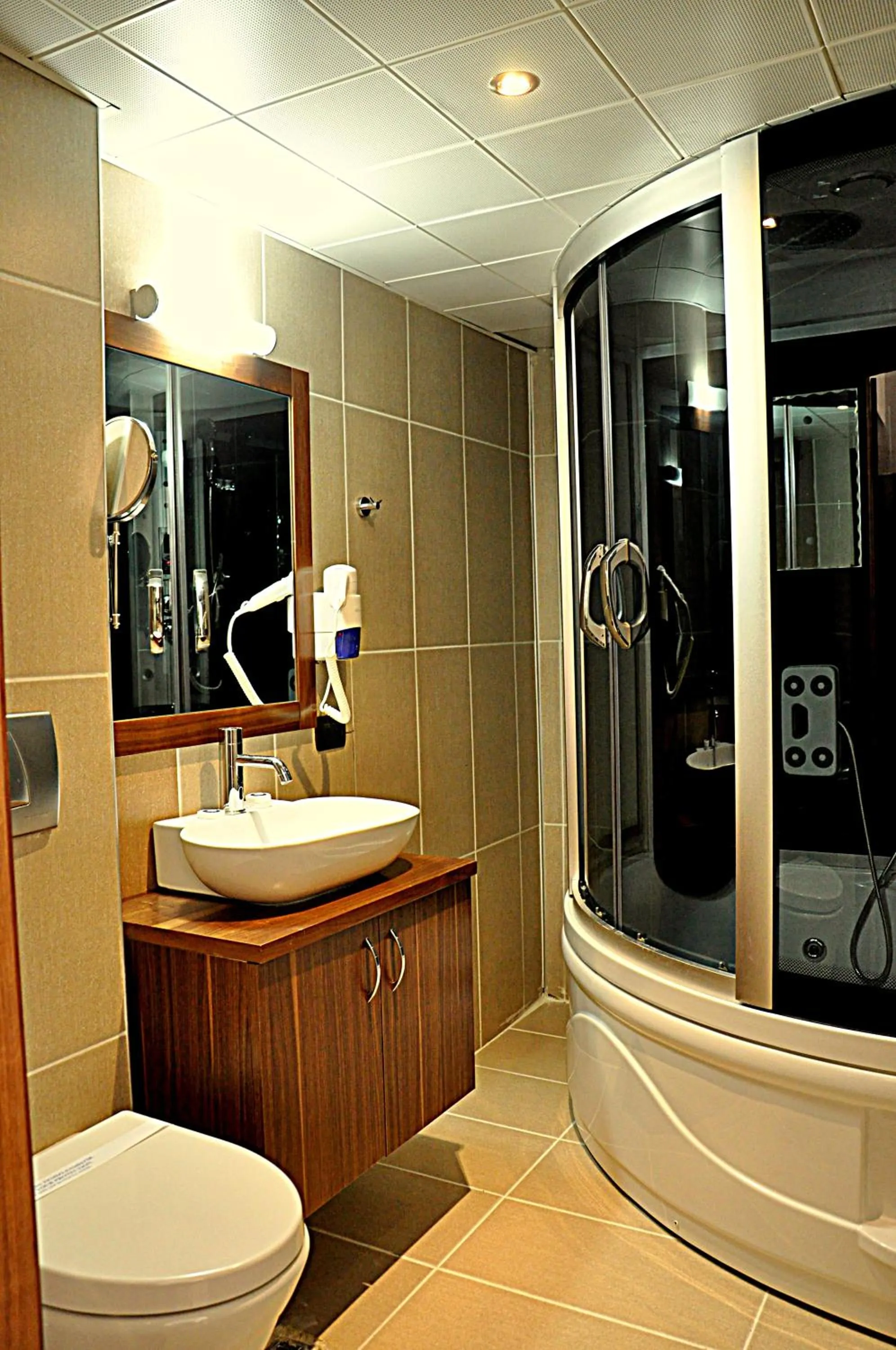 Shower in Simre Hotel