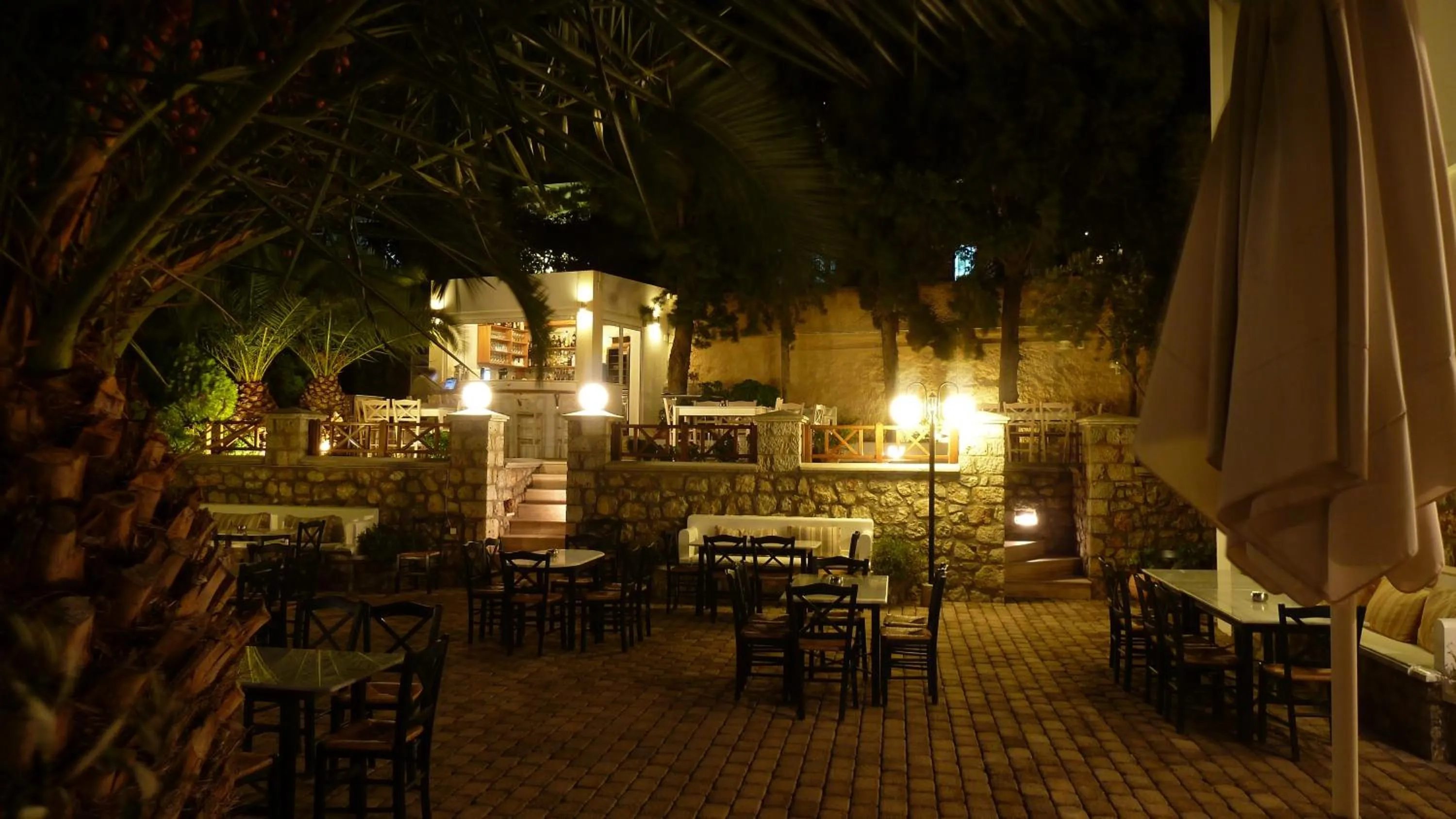 Facade/entrance in Oasis Hotel