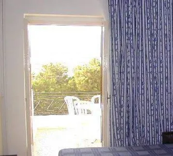 Balcony/Terrace, Bed in Oasis Hotel