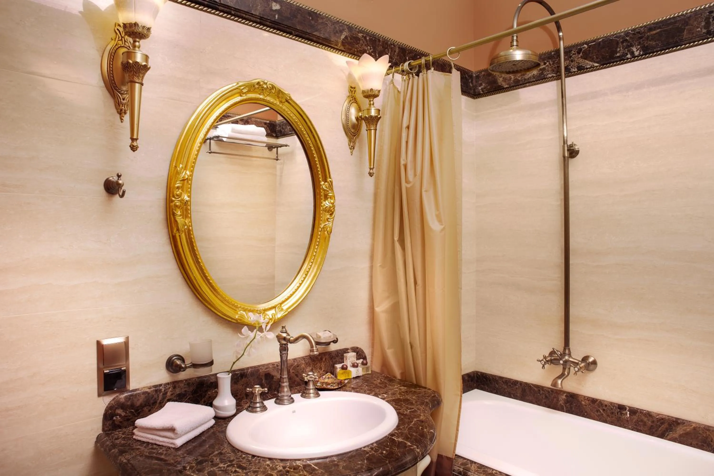 Toilet in Staro Hotel