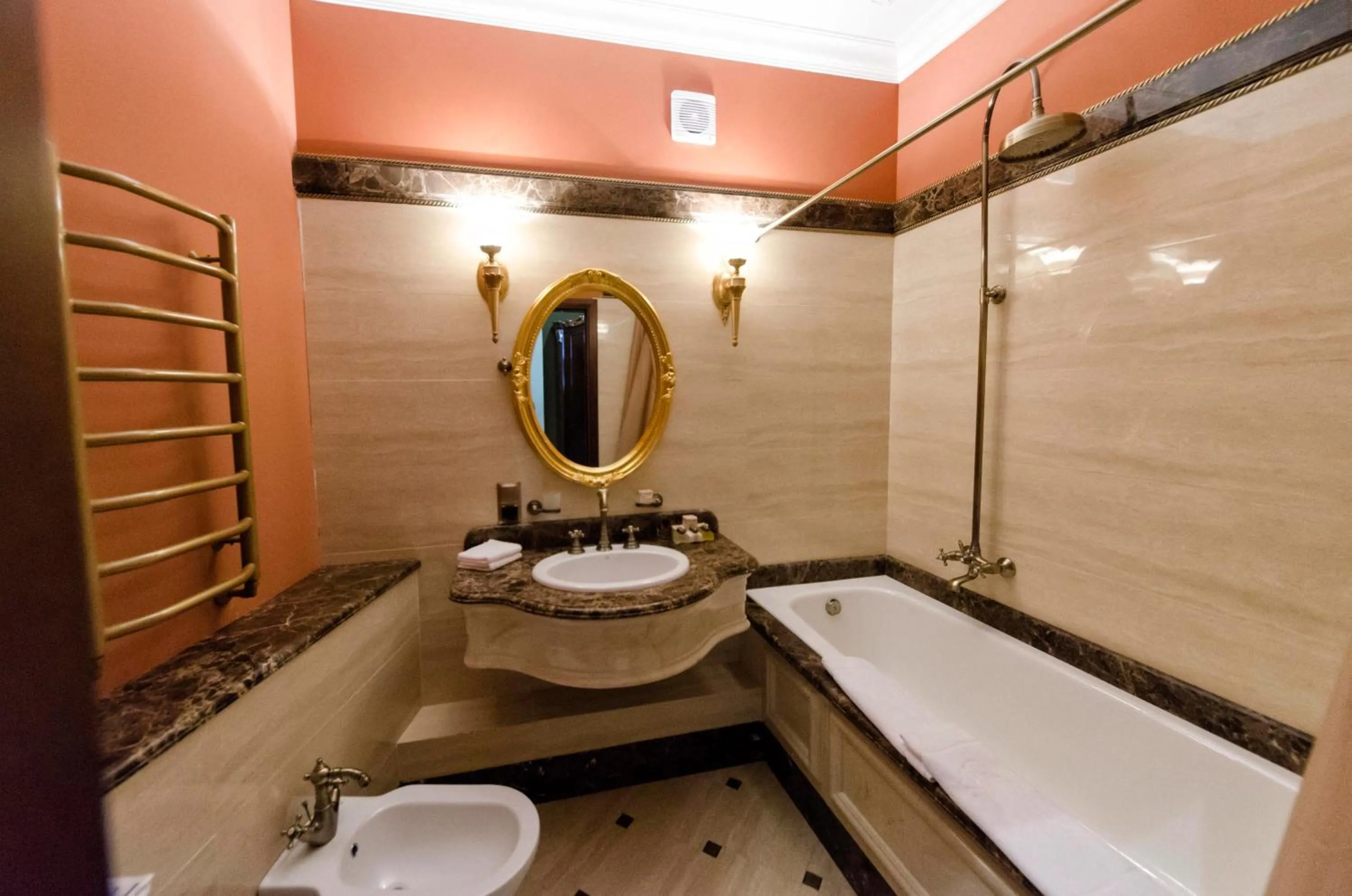 Toilet in Staro Hotel