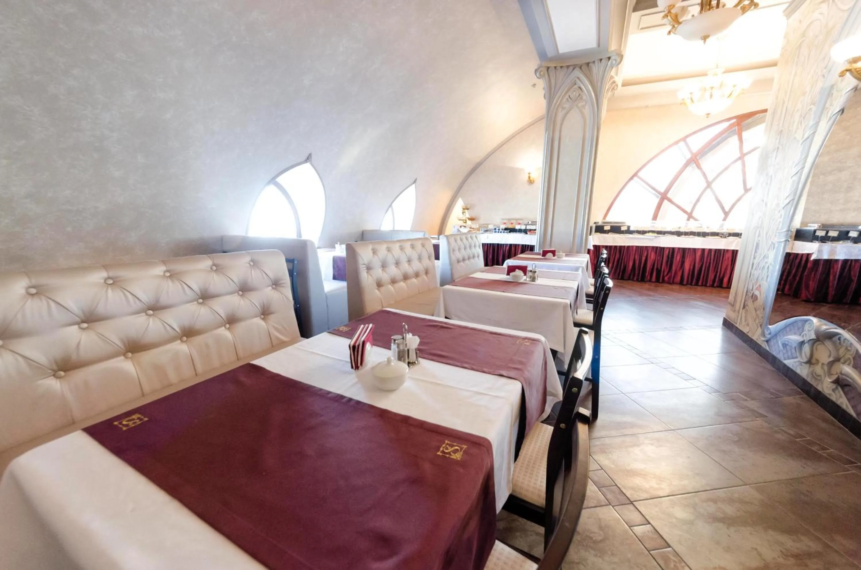 Restaurant/places to eat in Staro Hotel