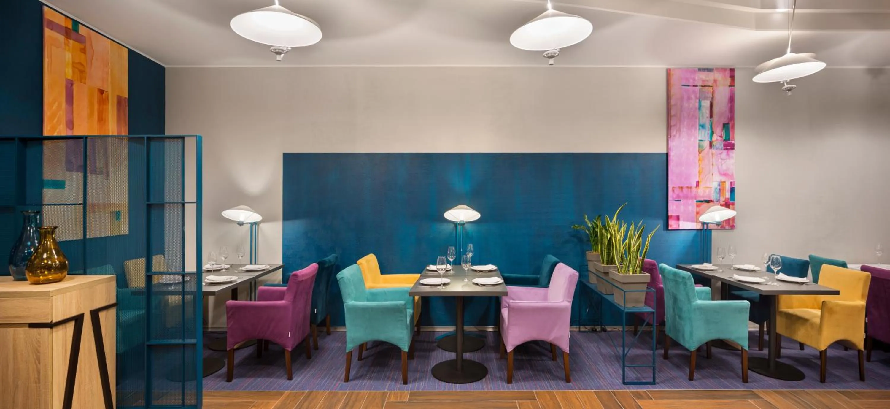 Restaurant/places to eat in Villa Four Rooms