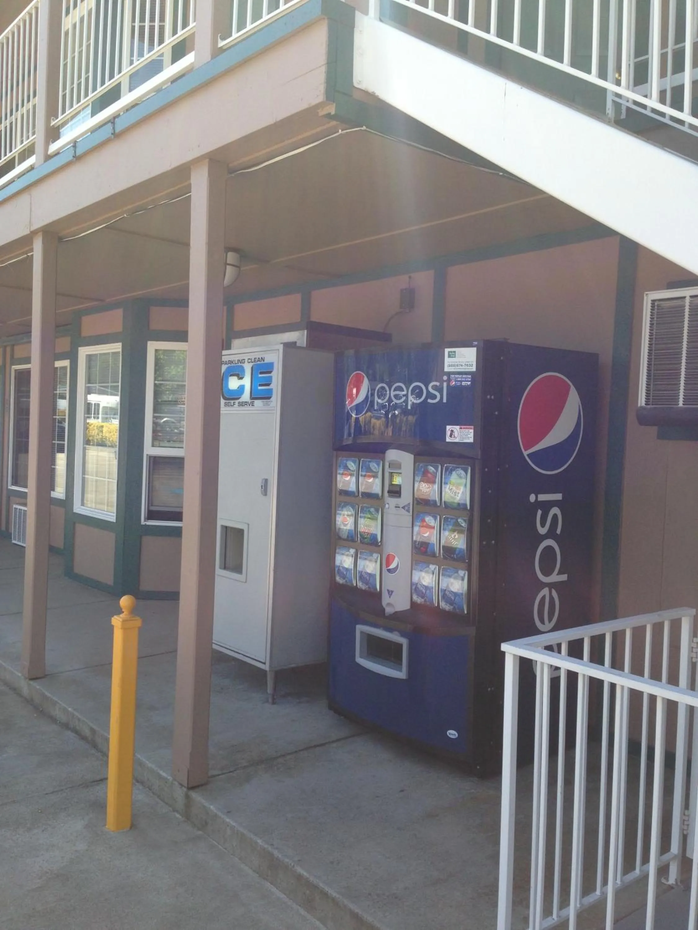 vending machine in Sweet Breeze Inn Grants Pass