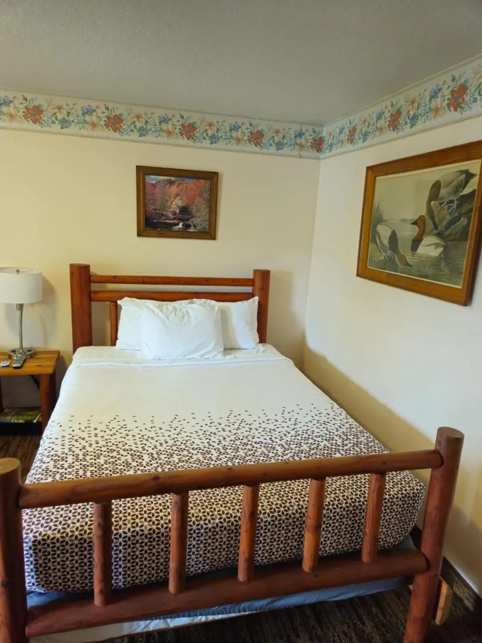 Bedroom, Bed in Sweet Breeze Inn Grants Pass