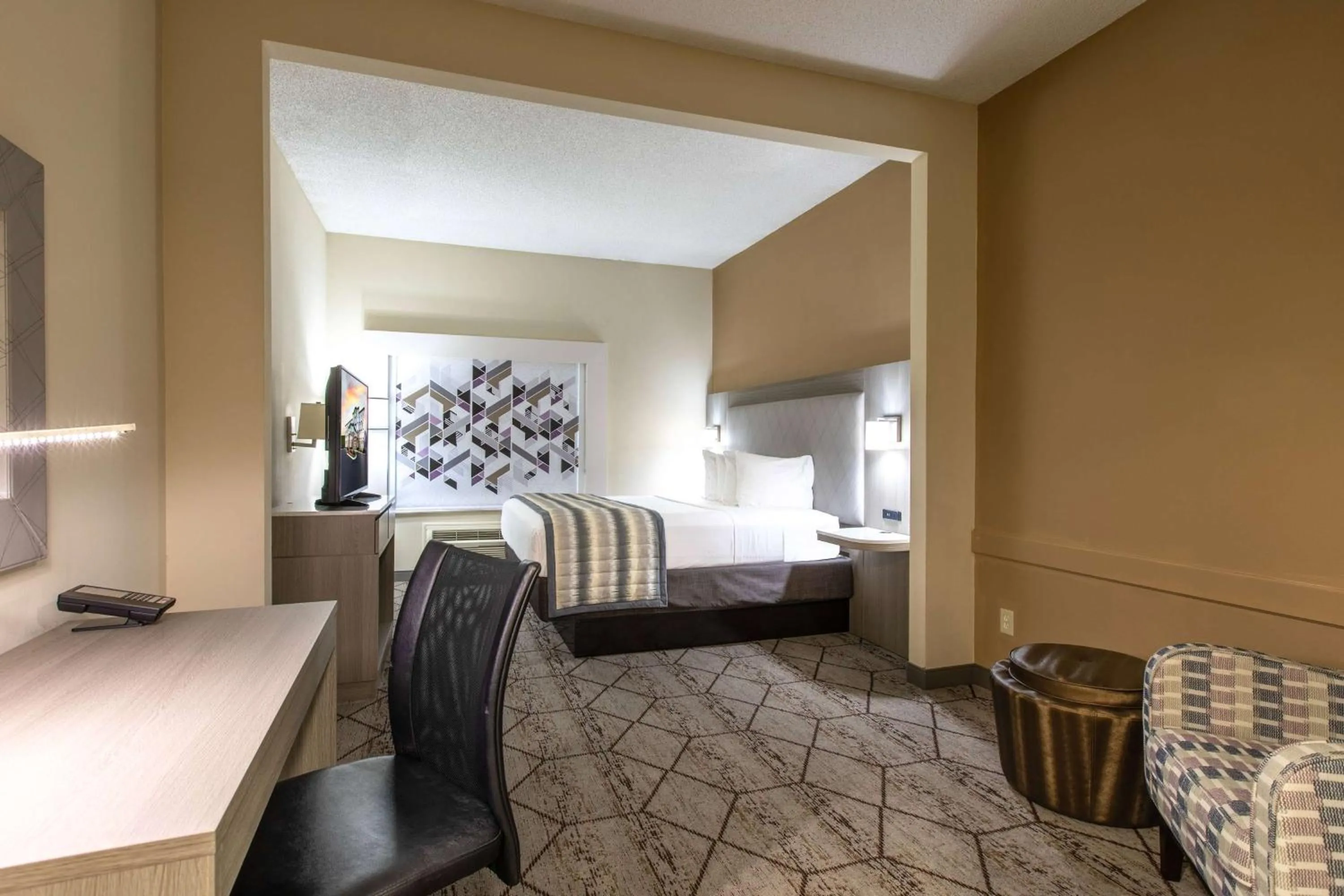 Photo of the whole room, Bed in Wingate by Wyndham Charlotte Concord Mills/Speedway