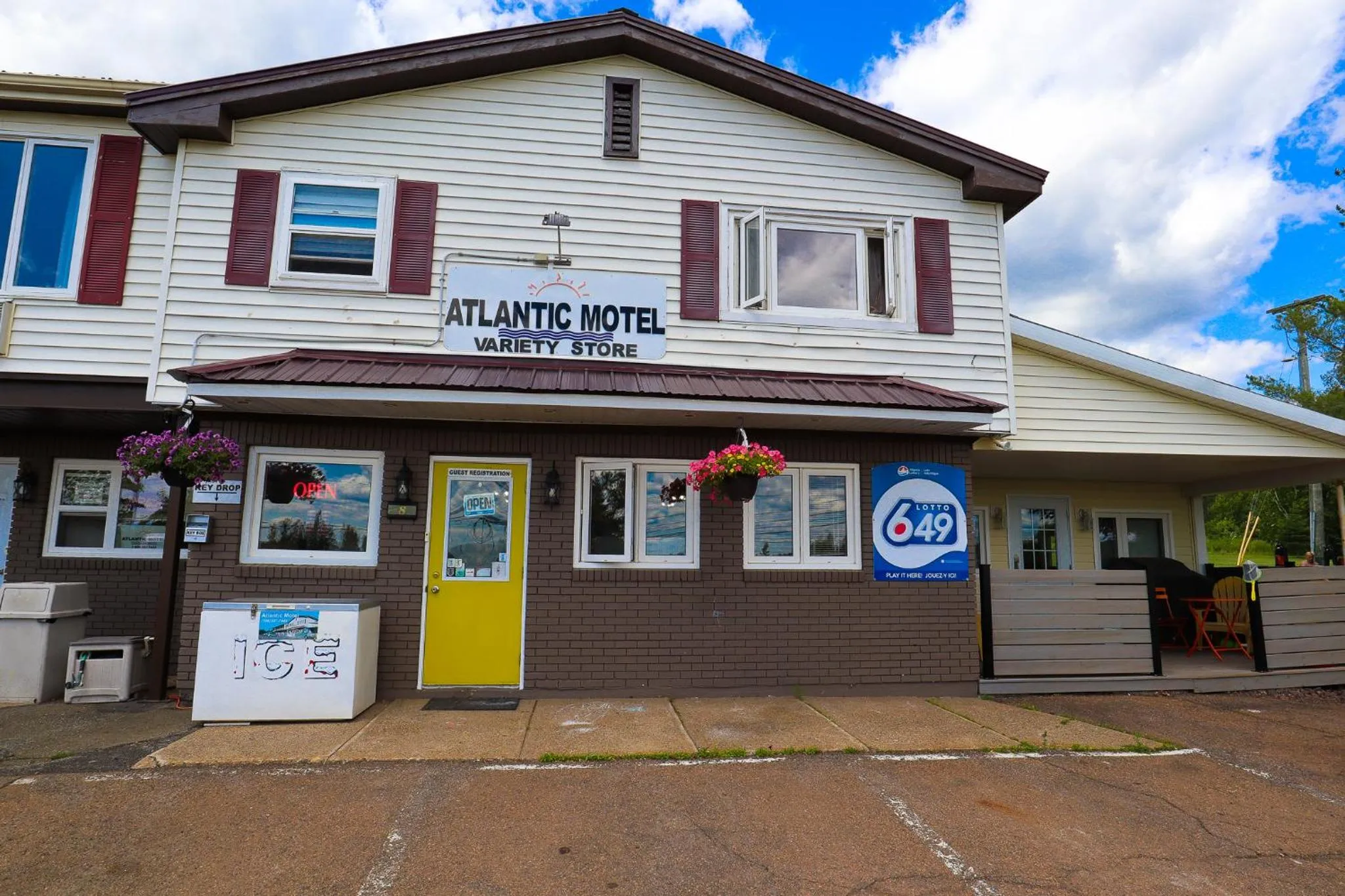Facade/entrance in Atlantic Motel