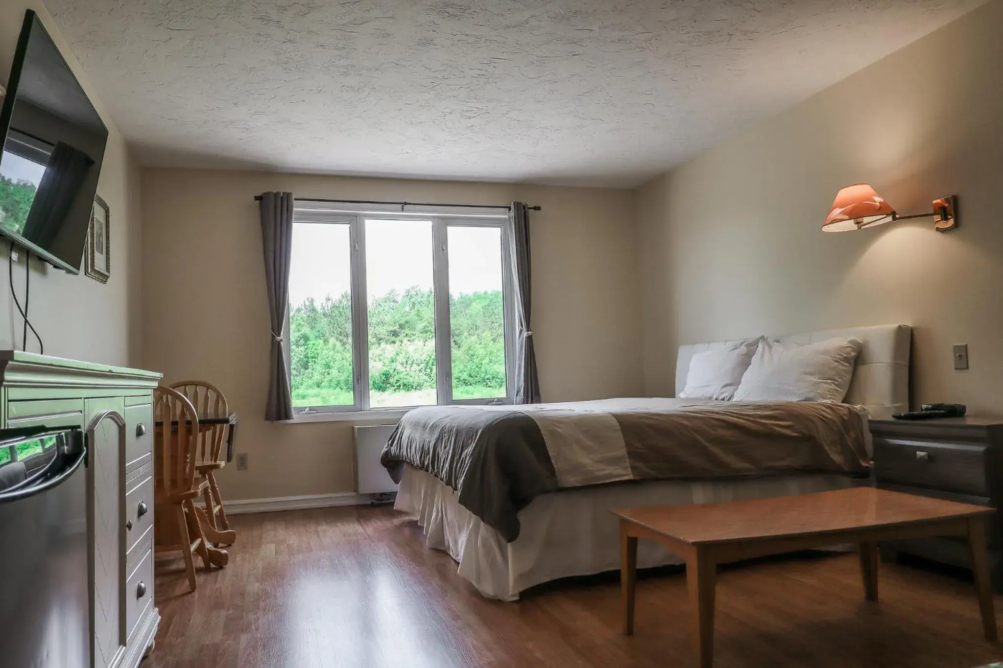 Deluxe King Suite in Atlantic Motel Deluxe King Suite in Atlantic Motel