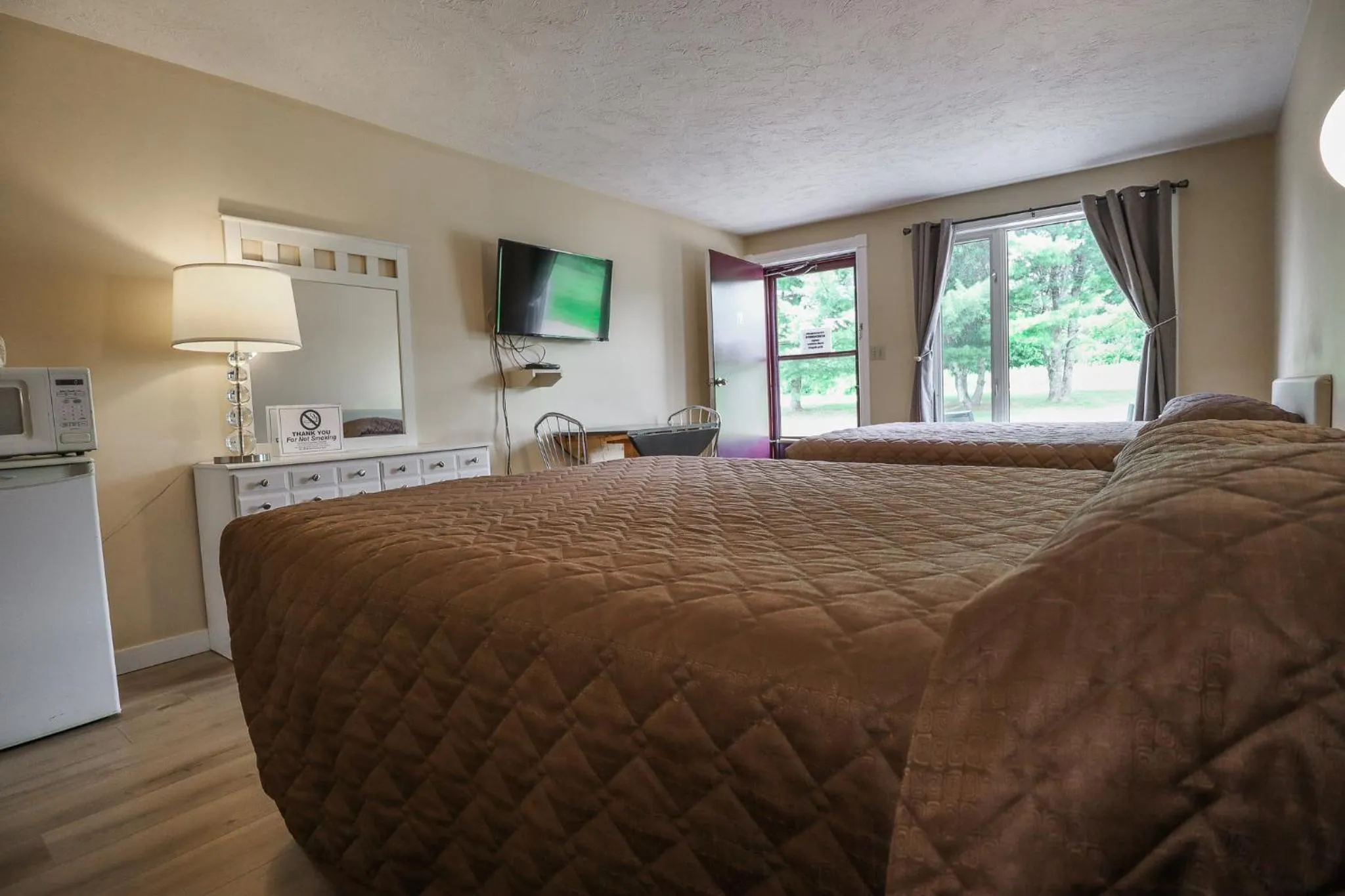 Bedroom, Bed in Atlantic Motel