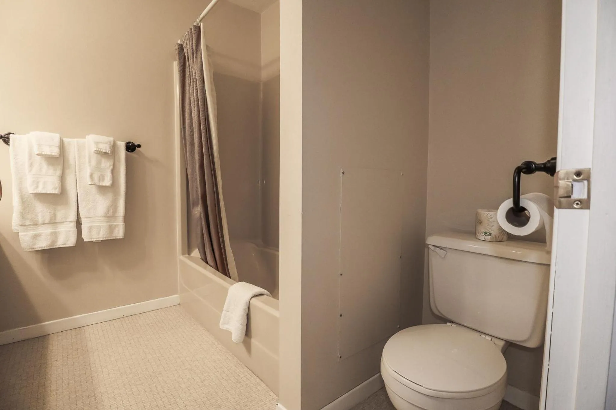 Bathroom in Atlantic Motel