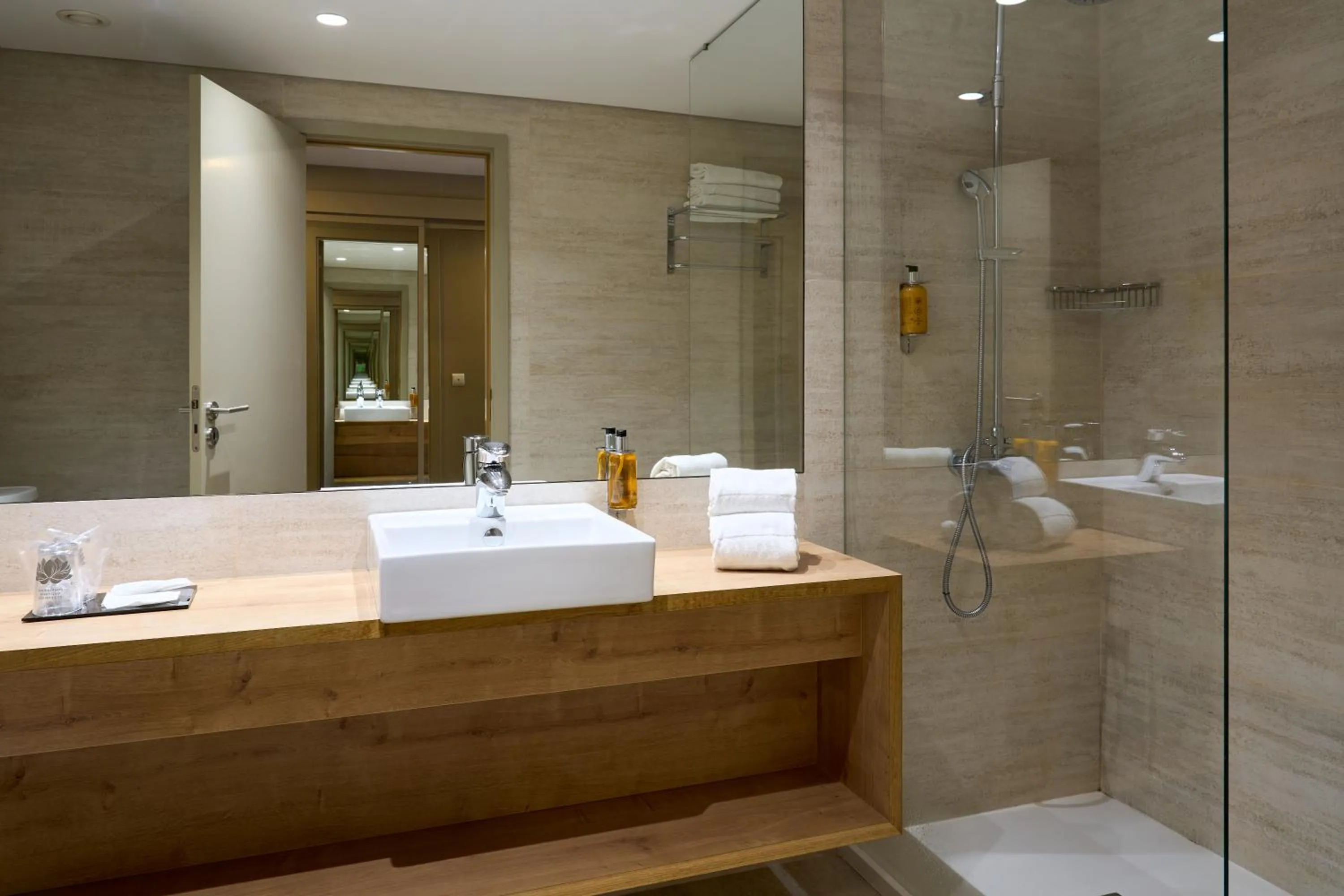 Bathroom in Portus Cale Hotel