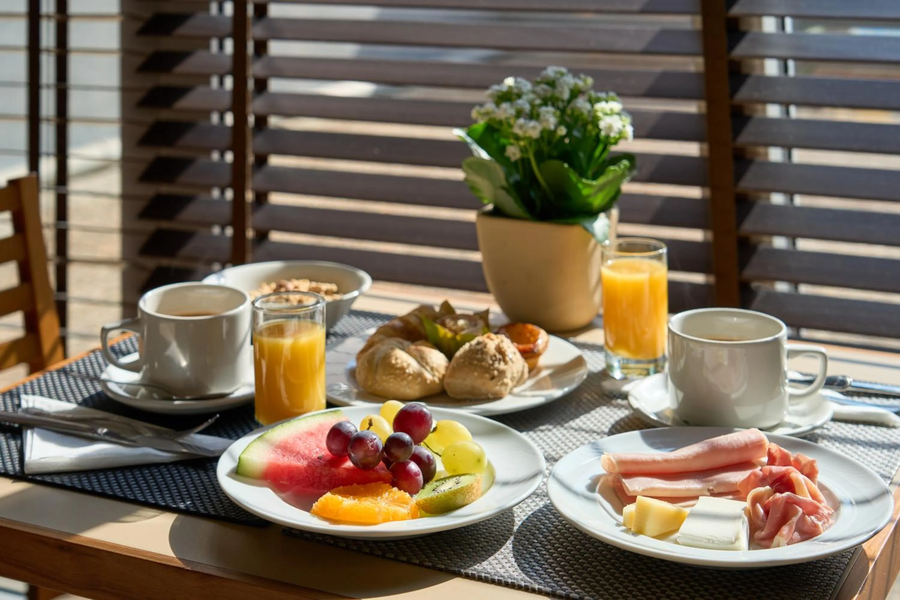 Breakfast in Portus Cale Hotel