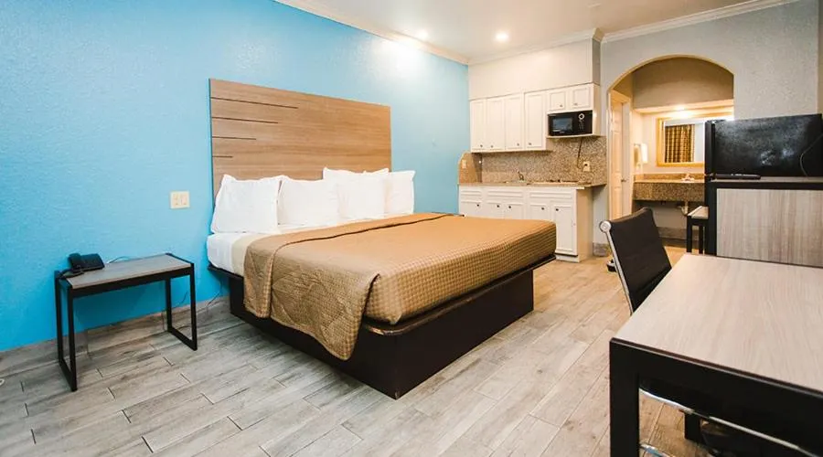 Bed in Executive inn Bacliff