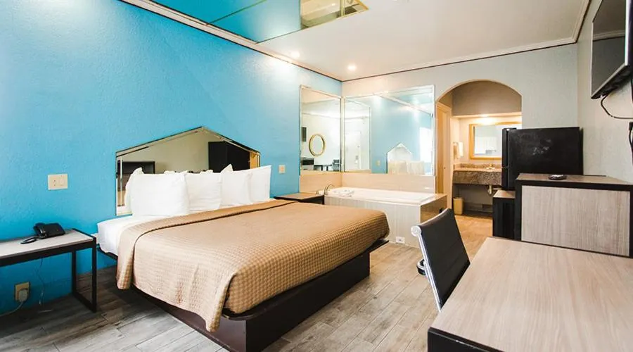 Bed in Executive inn Bacliff