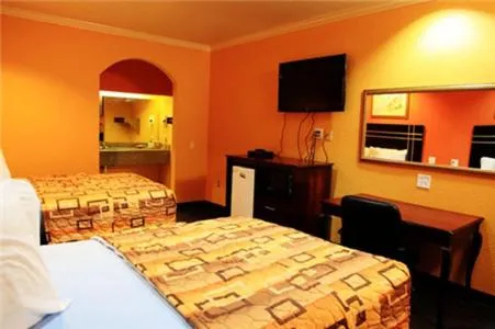 Photo of the whole room, Bed in Executive inn Bacliff