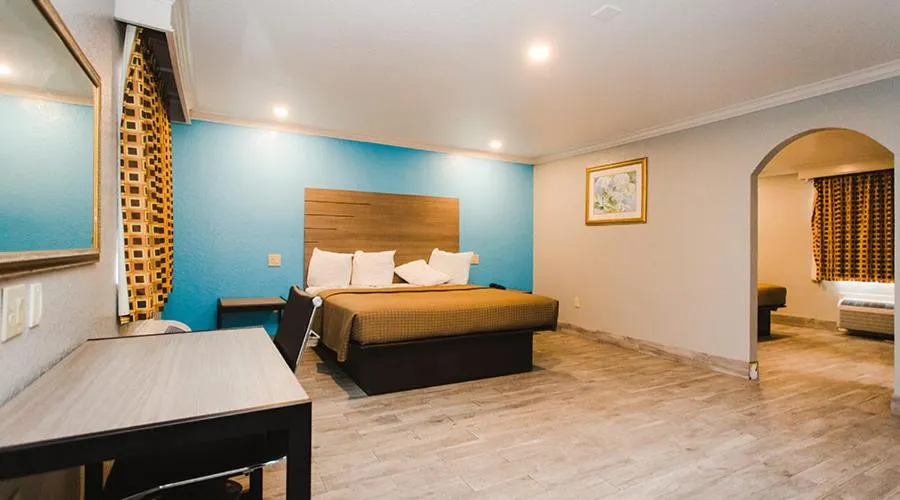 Bed in Executive inn Bacliff