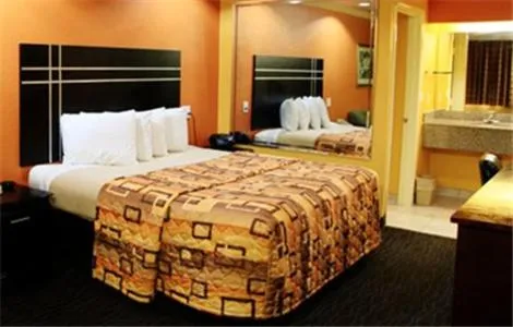 Bed in Executive inn Bacliff