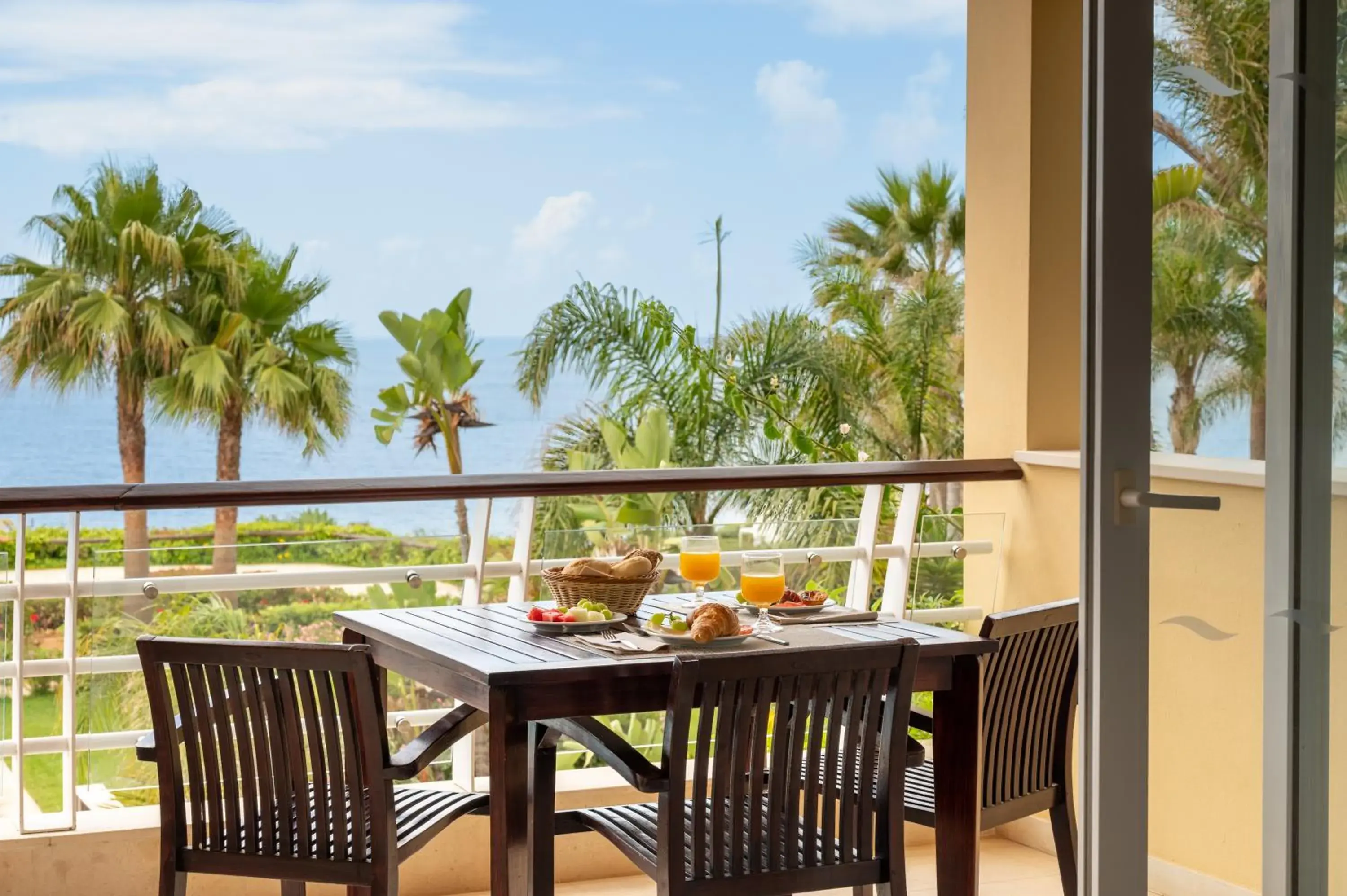 Studio with Balcony and Sea View - single occupancy in Vila Luz Studio with Balcony and Sea View - single occupancy in Vila Luz