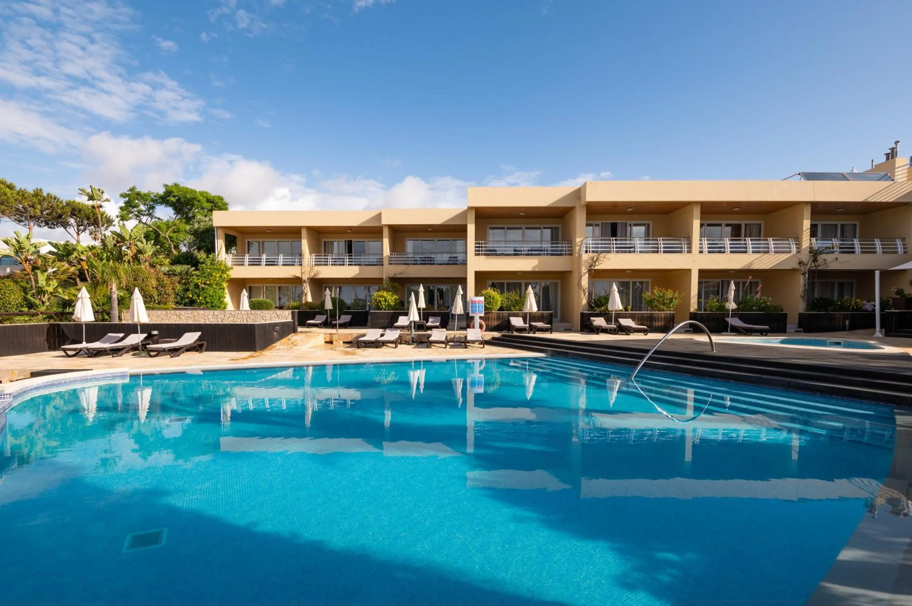 Swimming pool in Vila Luz