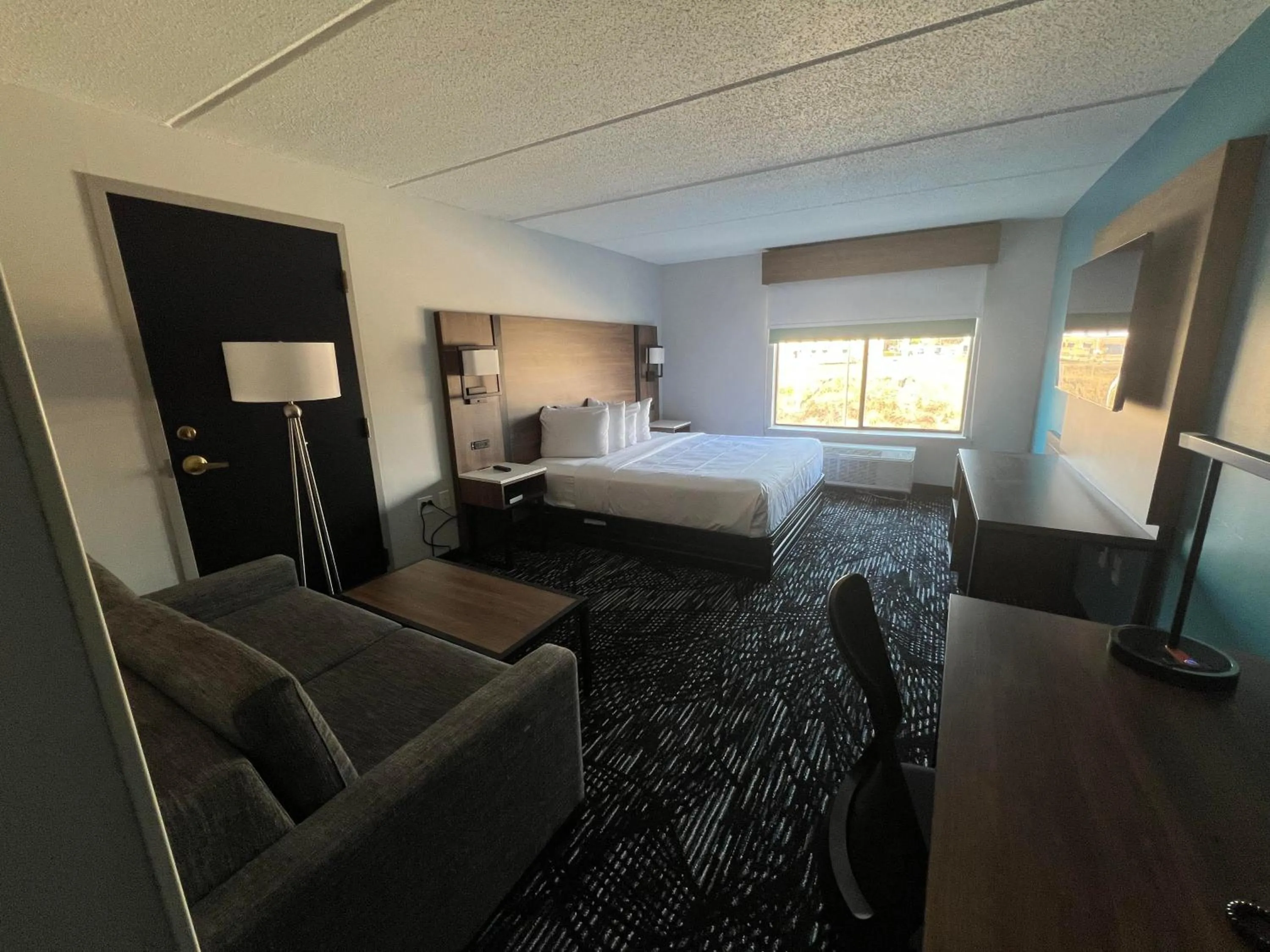 Photo of the whole room, Bed in Wingate by Wyndham Atlanta-Duluth