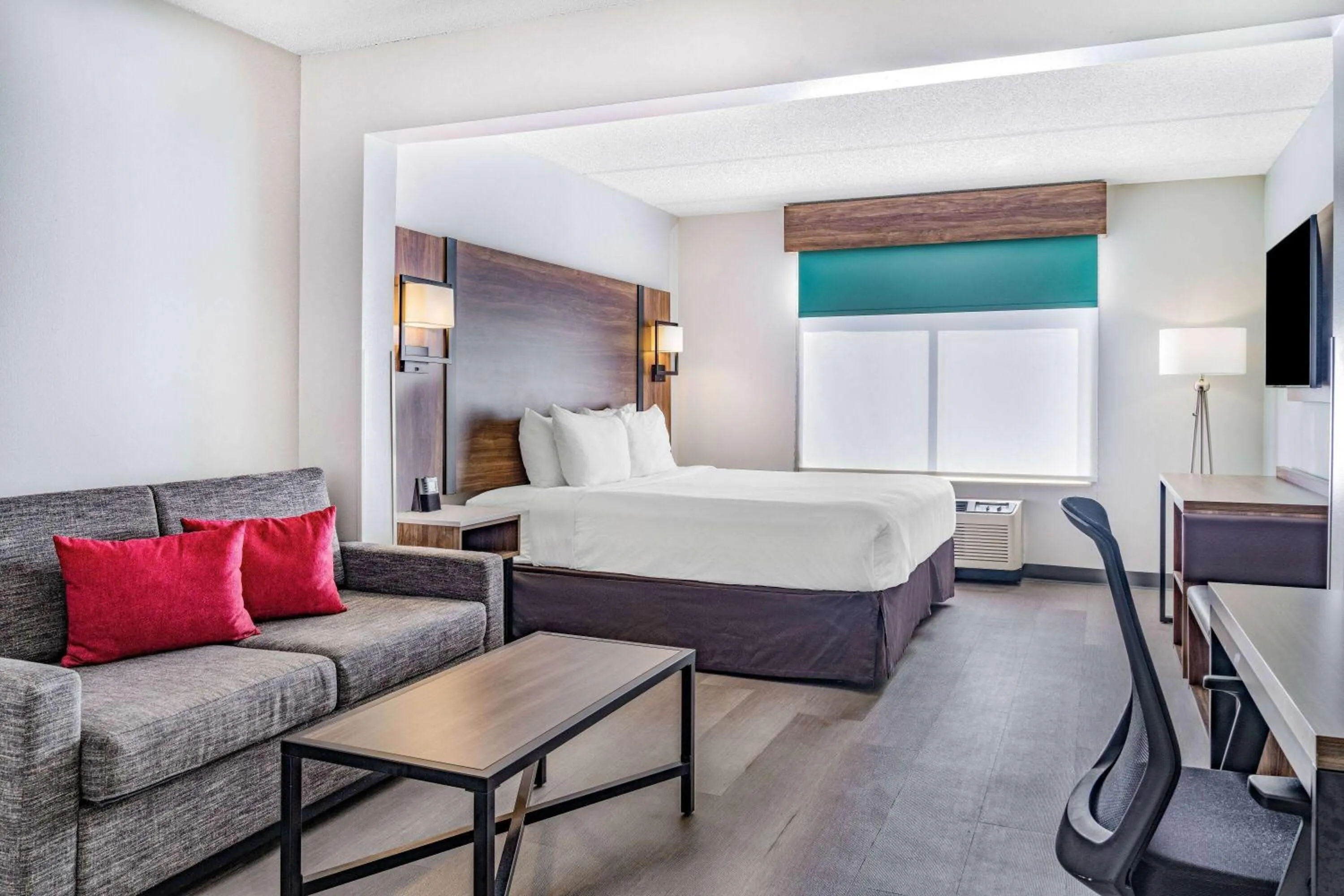 Photo of the whole room, Bed in Wingate by Wyndham Atlanta-Duluth